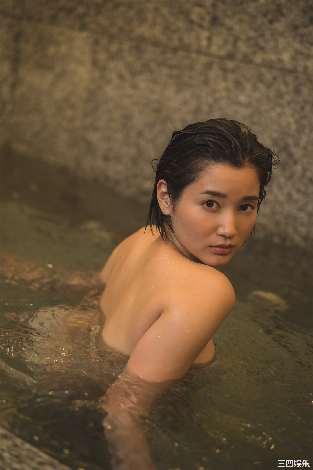 出口亚梨沙写真集《ずぶ濡れ報告。》高清全本