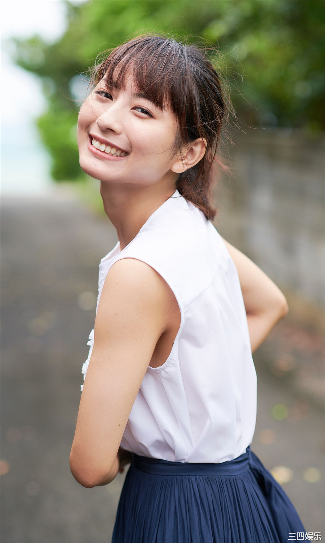 龙梦柔写真集《『中国のシンデレラ』、衝撃の初登場！》高清全本