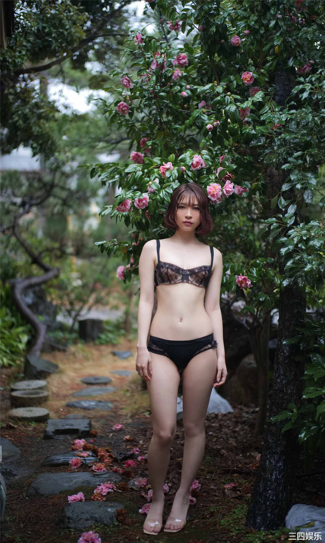 あまつ様写真集《コスプレ界のラスボス現る。》高清全本