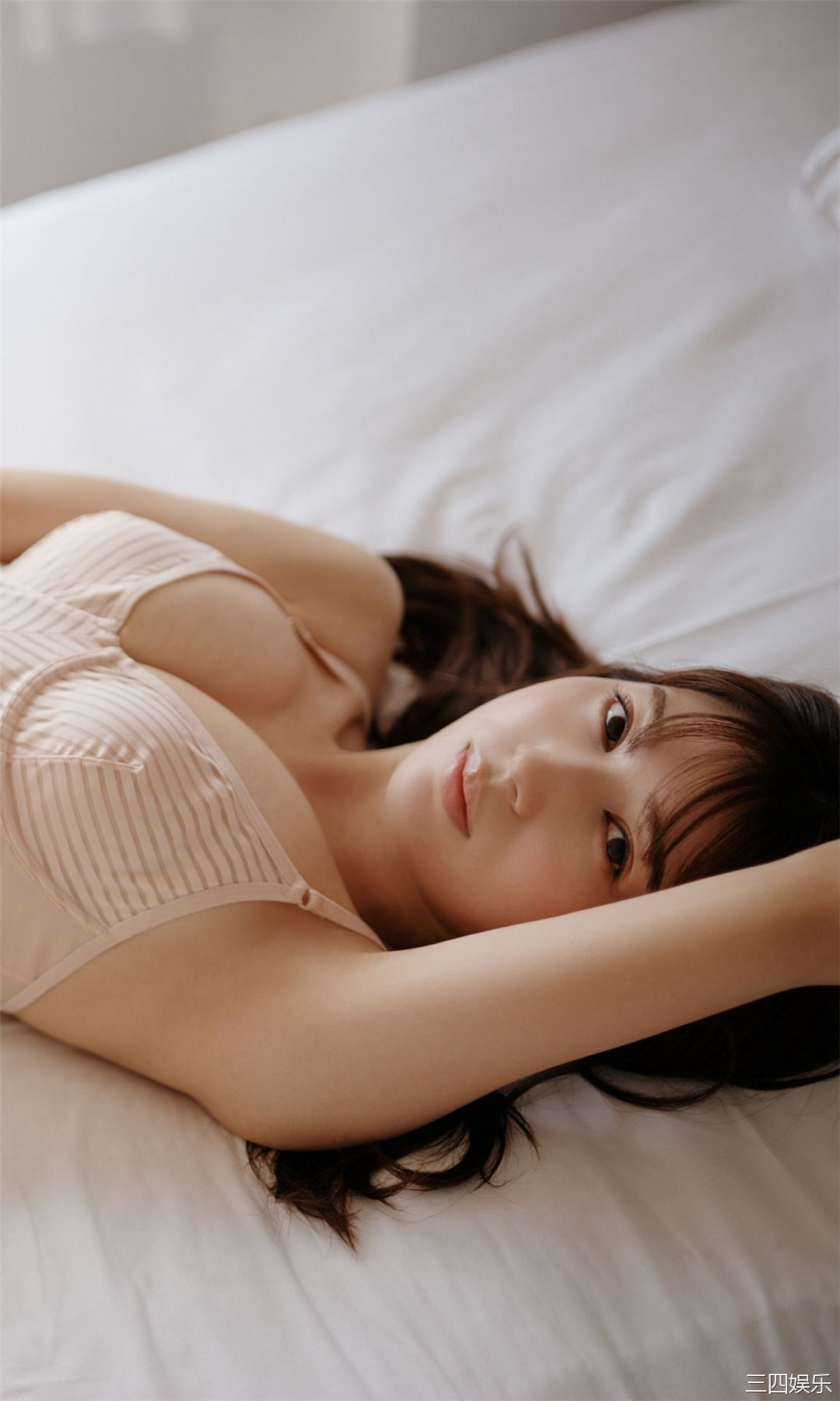 雪平莉左写真集《春に淫するひと。》高清全本