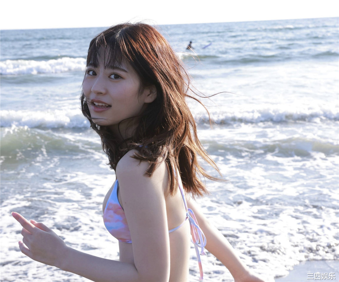 月足天音写真集《斜め45度、困り顔の天使。》高清全本