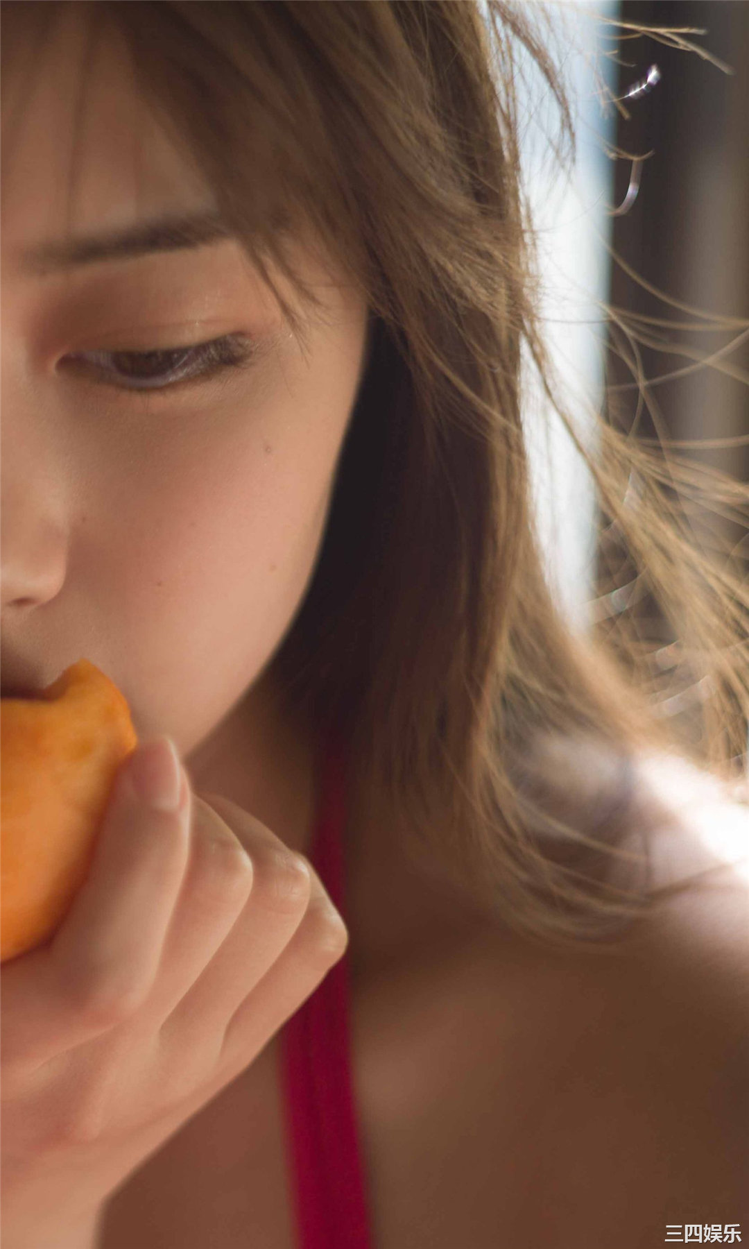 脇田穂乃香香写真集《海の見える街》高清全本