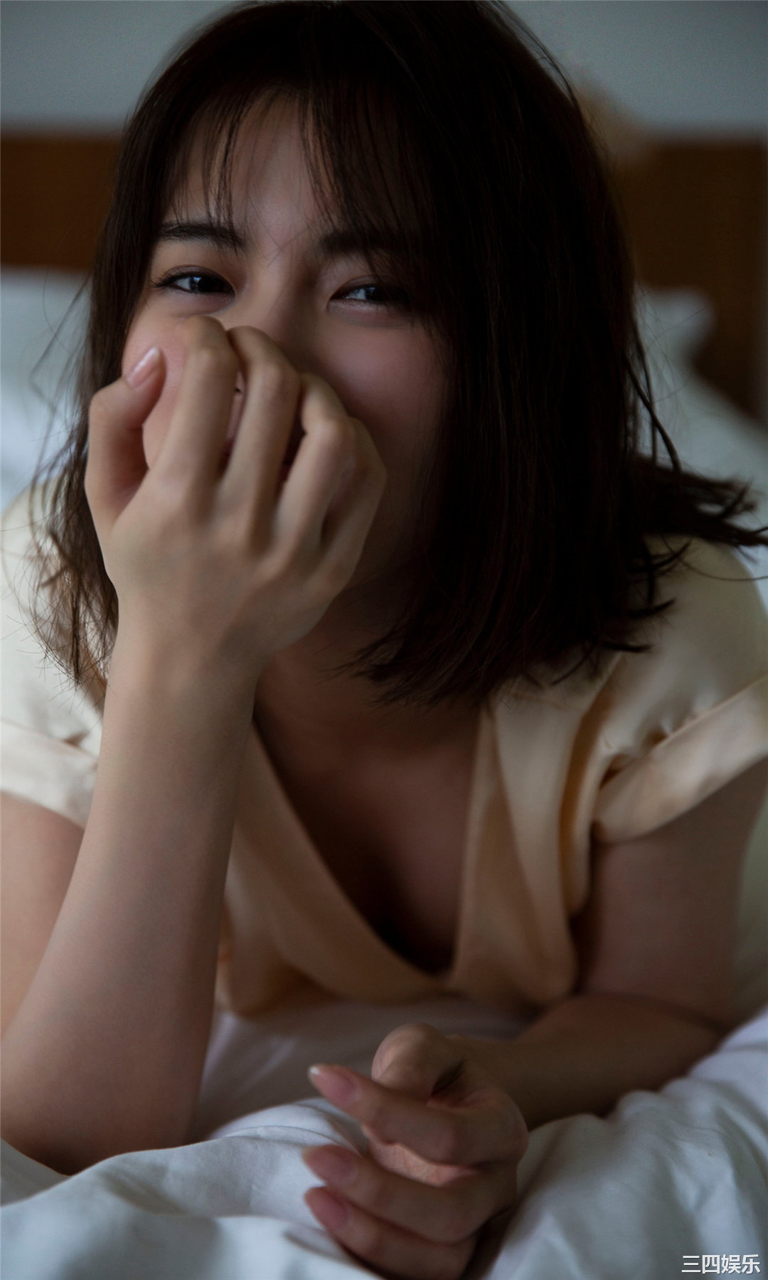 新条由芽写真集《ダークサイド》高清全本