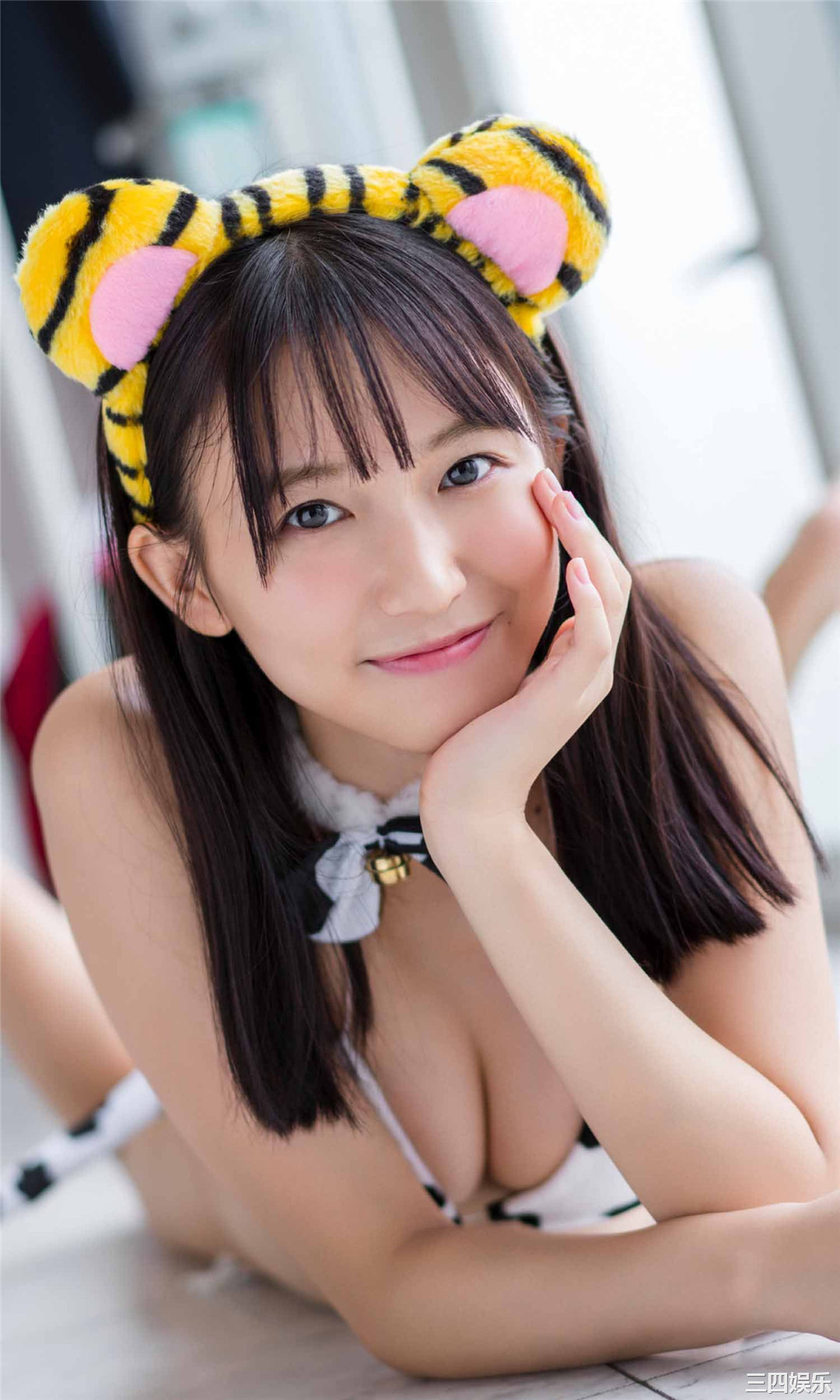 志田音音写真集《週プレ版 地味ハロウィン！ by 志田音々》高清全本