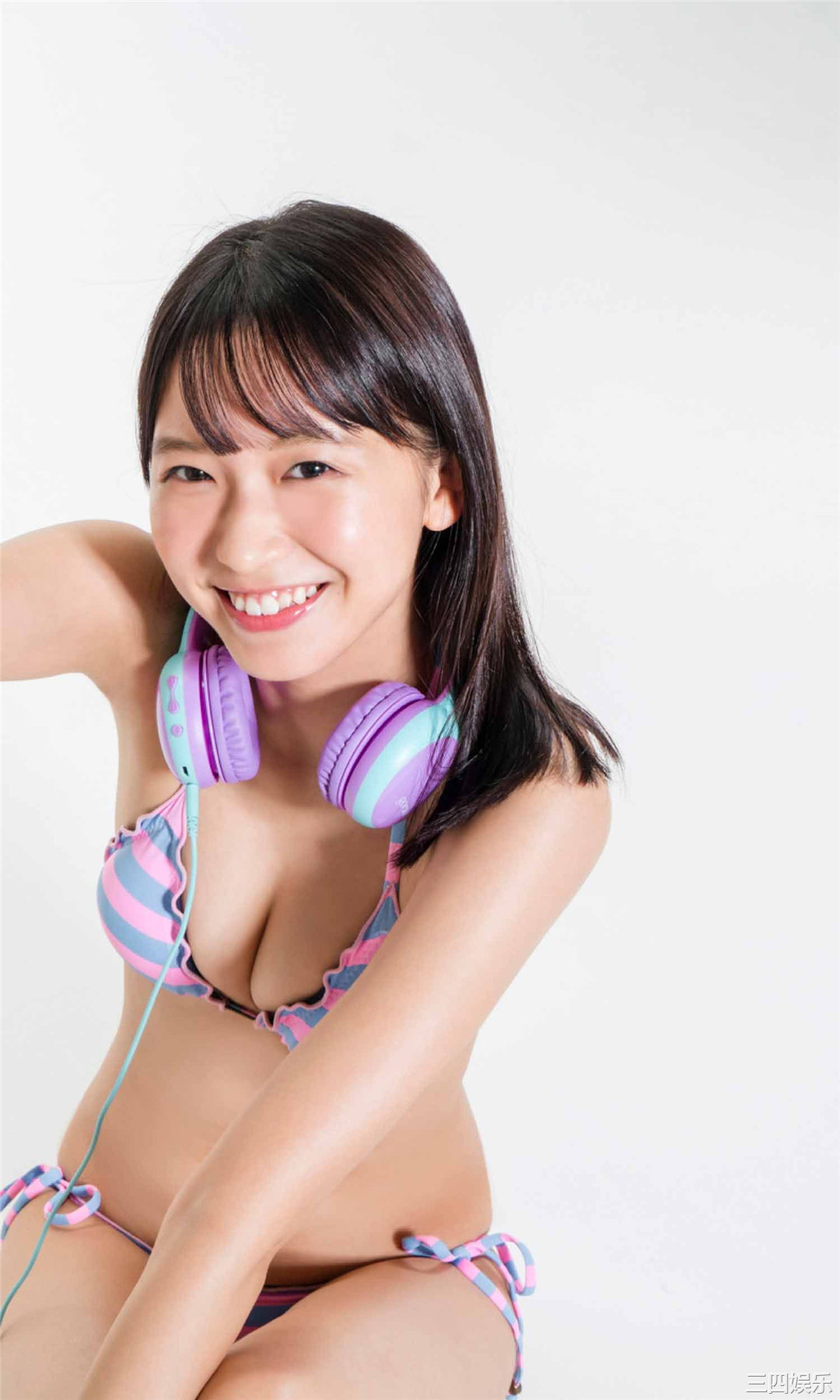 志田音音写真集《週プレ版 地味ハロウィン！ by 志田音々》高清全本