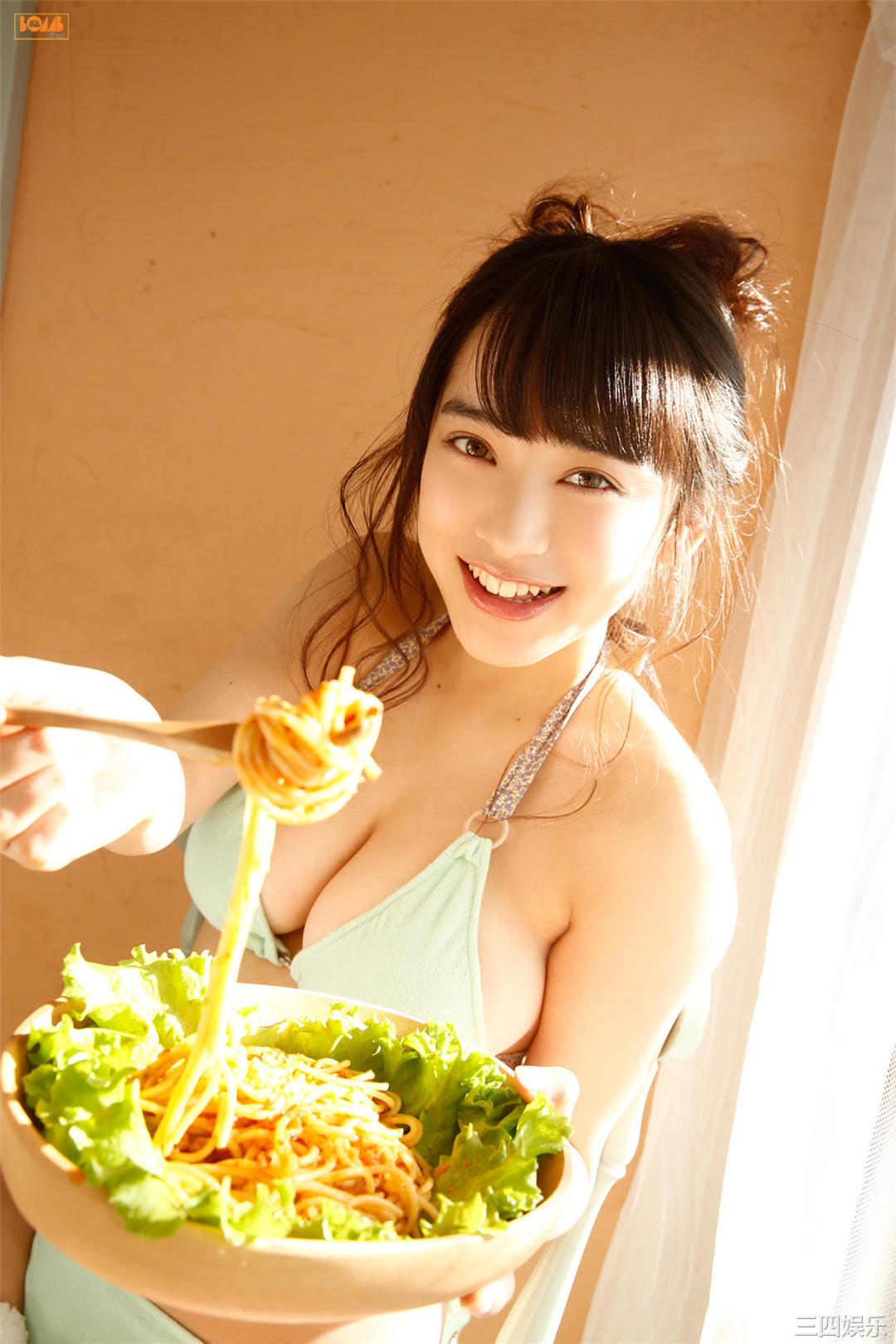 都丸纱也华写真集《[BOMB.tv] 2015.03 Sayaka Tomaru》高清全本