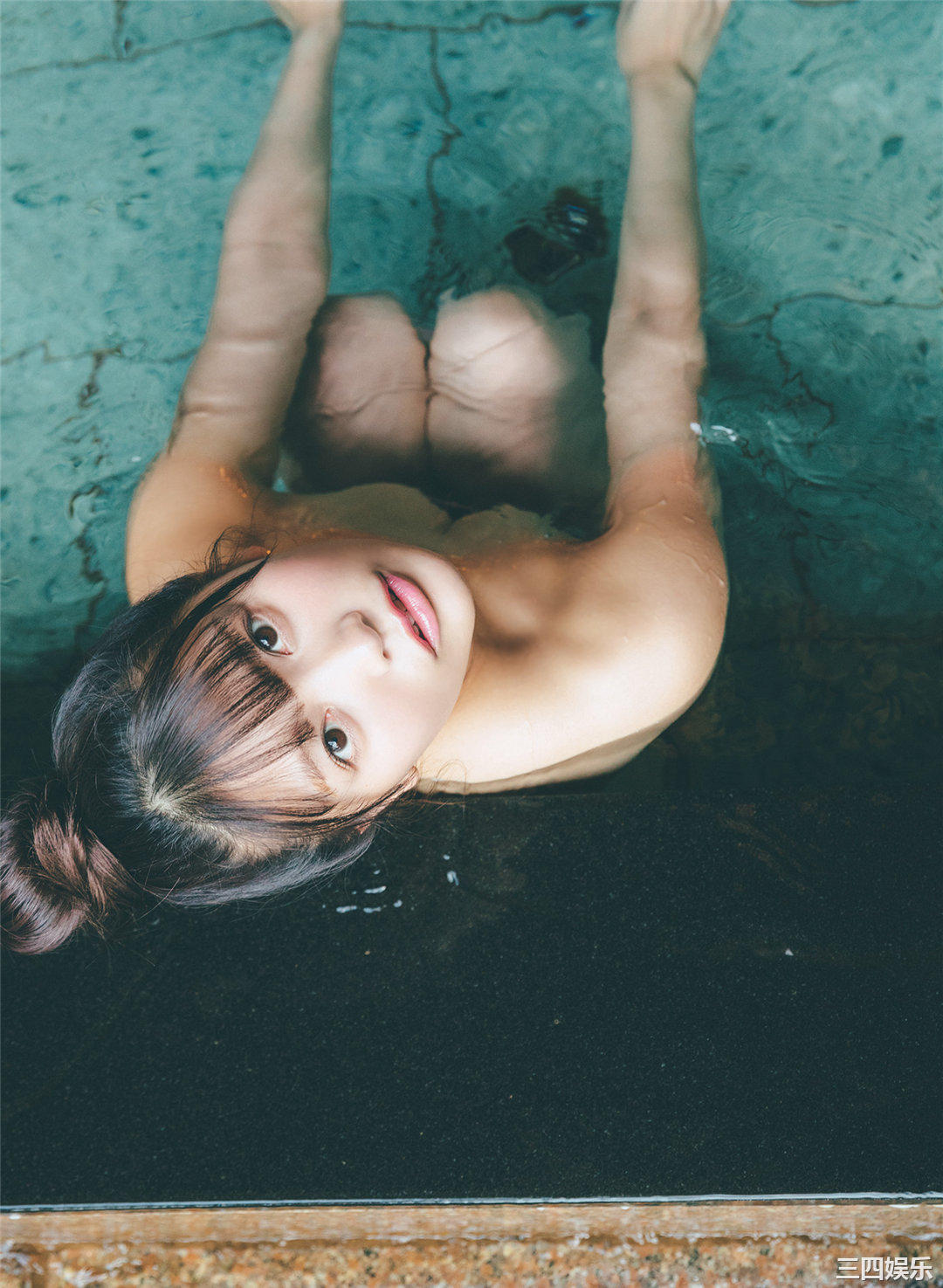 松下玲绪菜写真集《in the seasons》高清全本