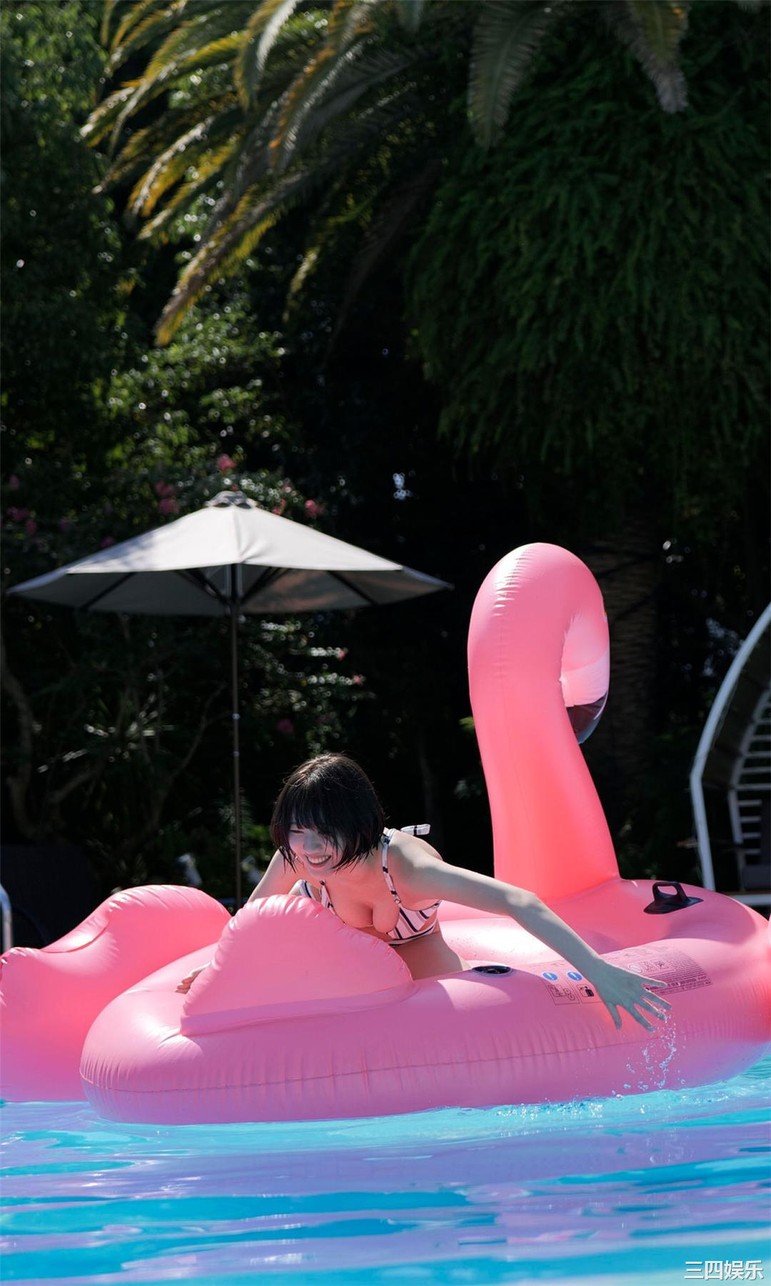 いけちゃん写真集《AS FREE AS A BIRD》高清全本