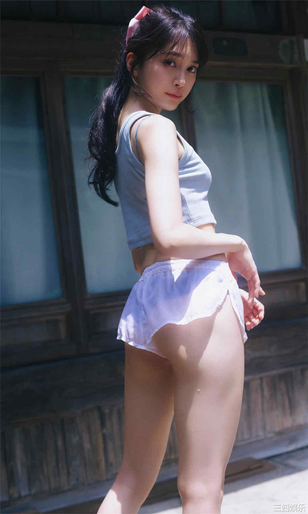 小山璃奈写真集《紅い花》高清全本