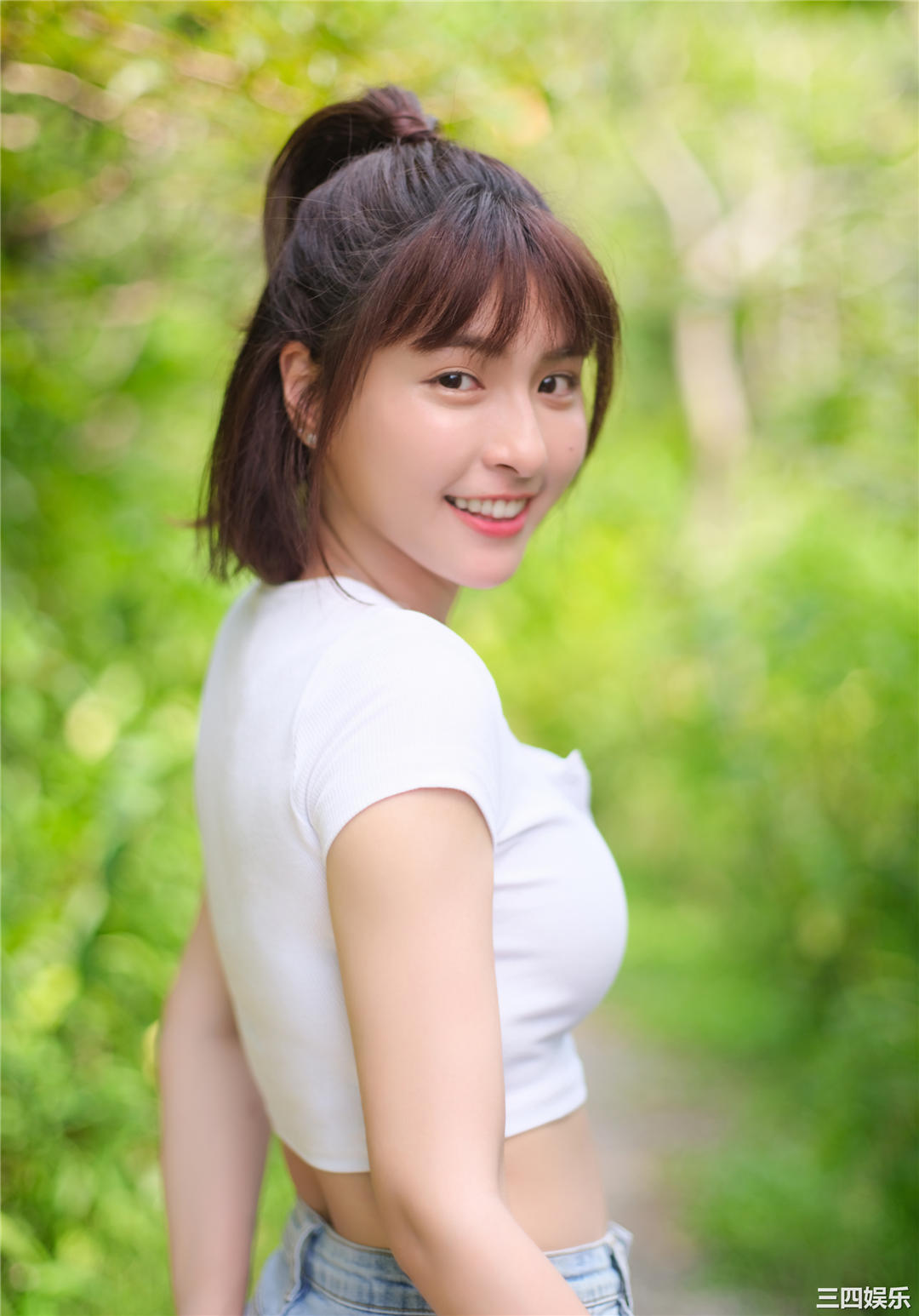 峮峮写真集《QUNing》高清全本