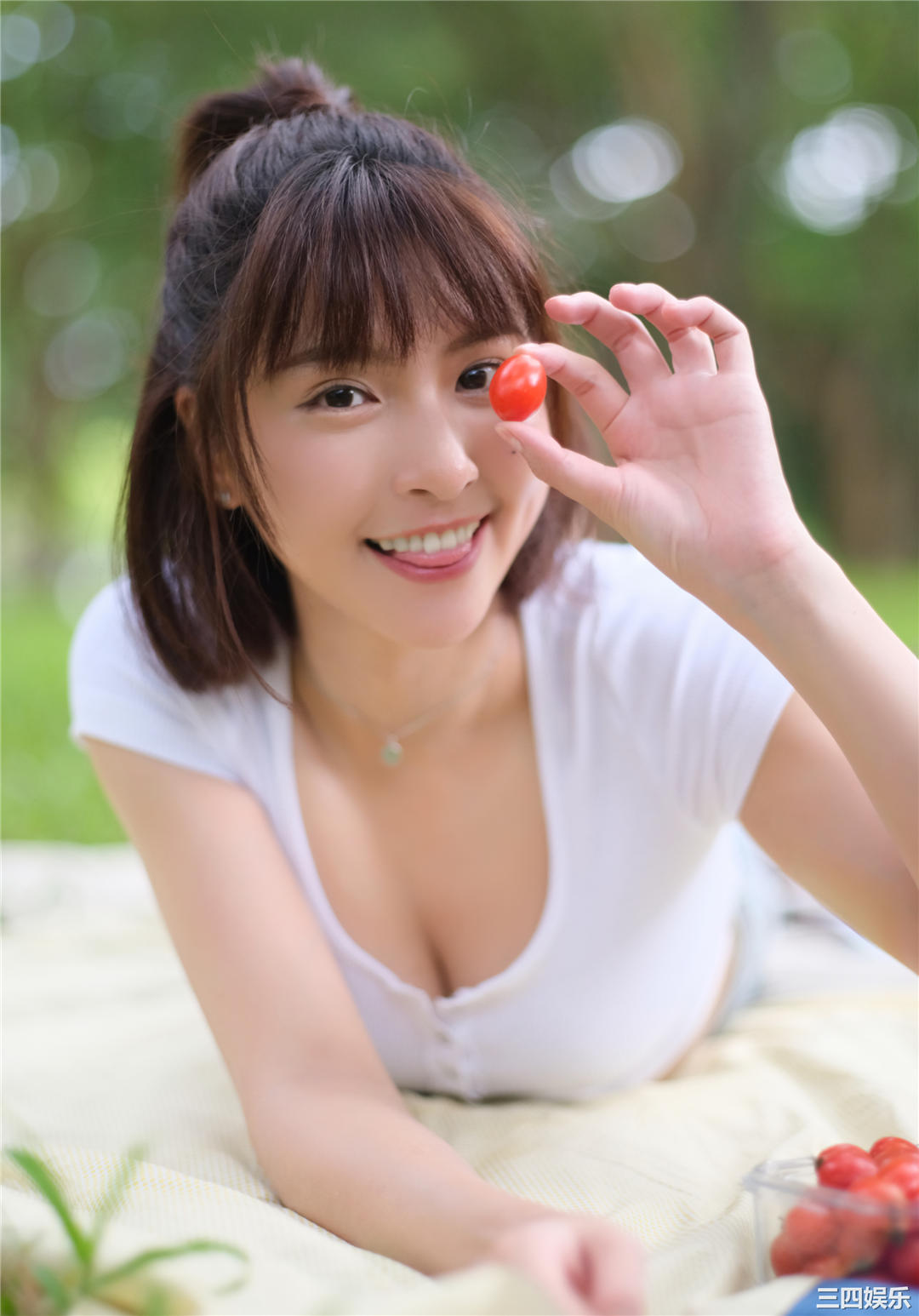 峮峮写真集《QUNing》高清全本