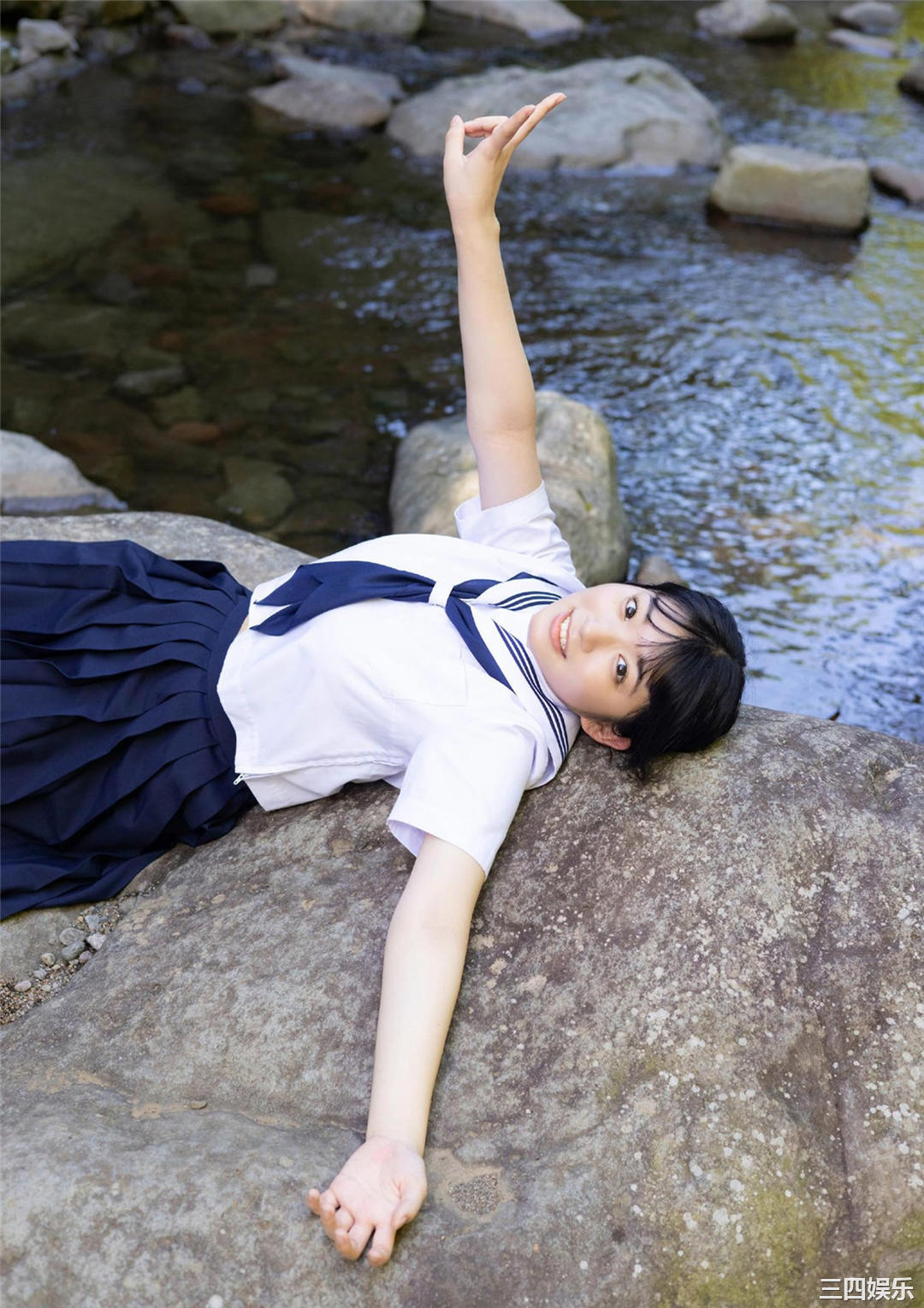 进藤天音写真集《くすぐる。》高清全本