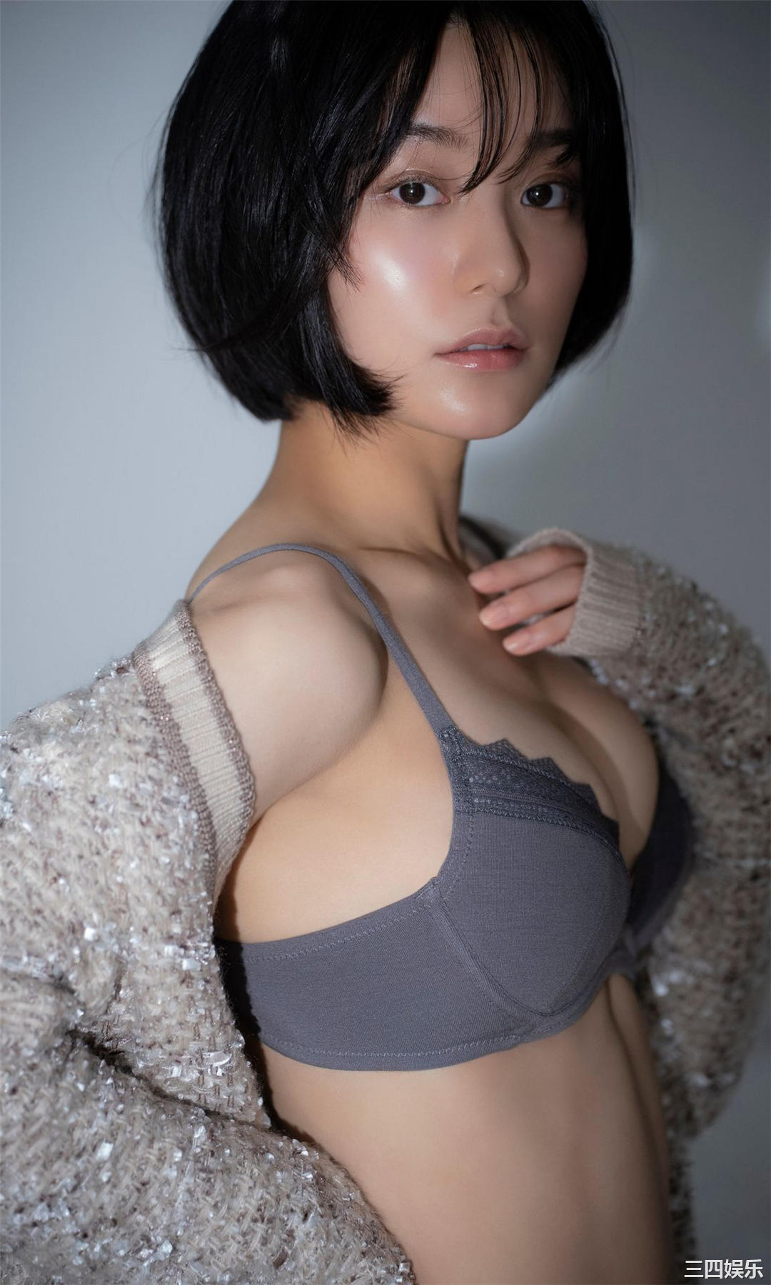 新田桃子写真集《ドンブラ一人三役女優、初グラビア》高清全本