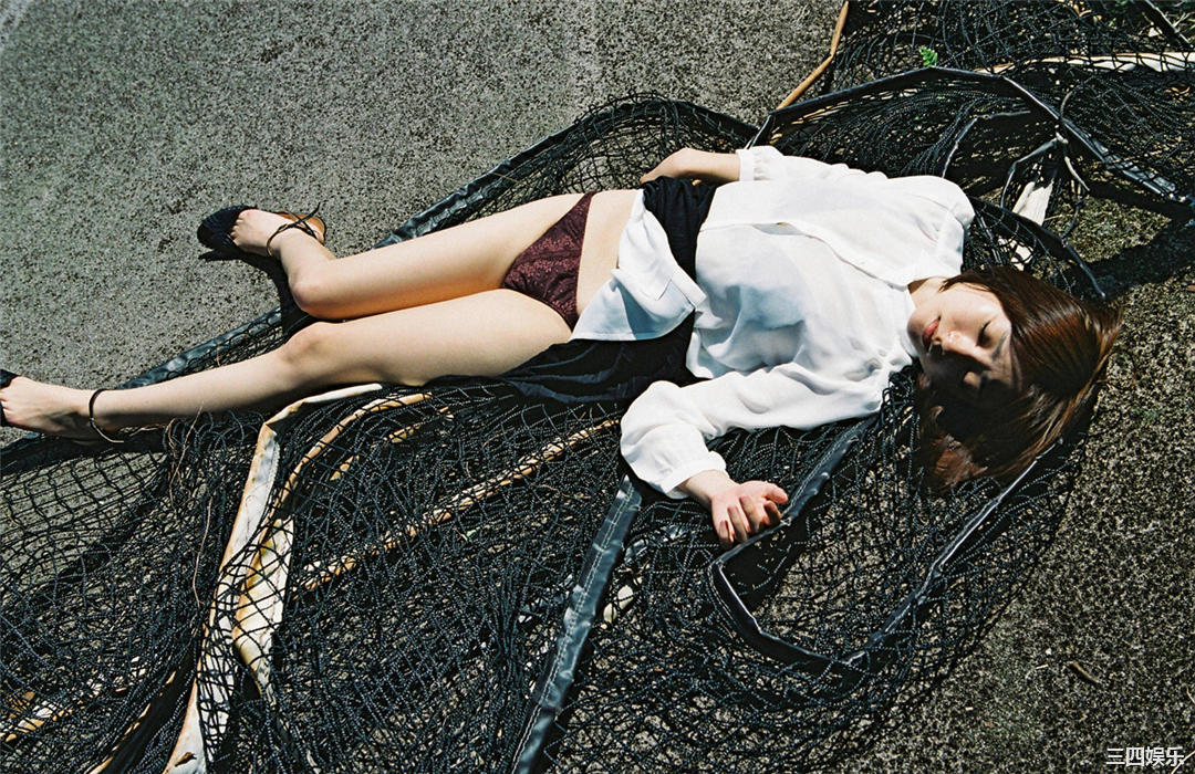 安达佑实写真集《[WPB-net] No.161 Yumi Adachi 安達祐実「Chapter」》高清全本