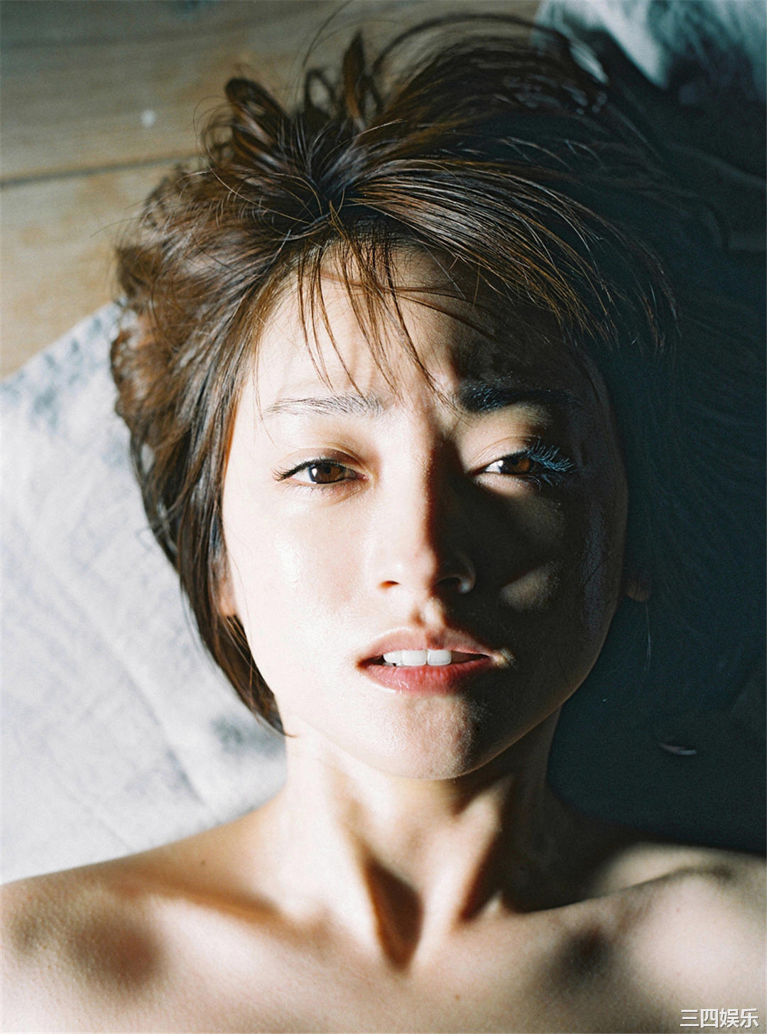 安达佑实写真集《[WPB-net] No.161 Yumi Adachi 安達祐実「Chapter」》高清全本