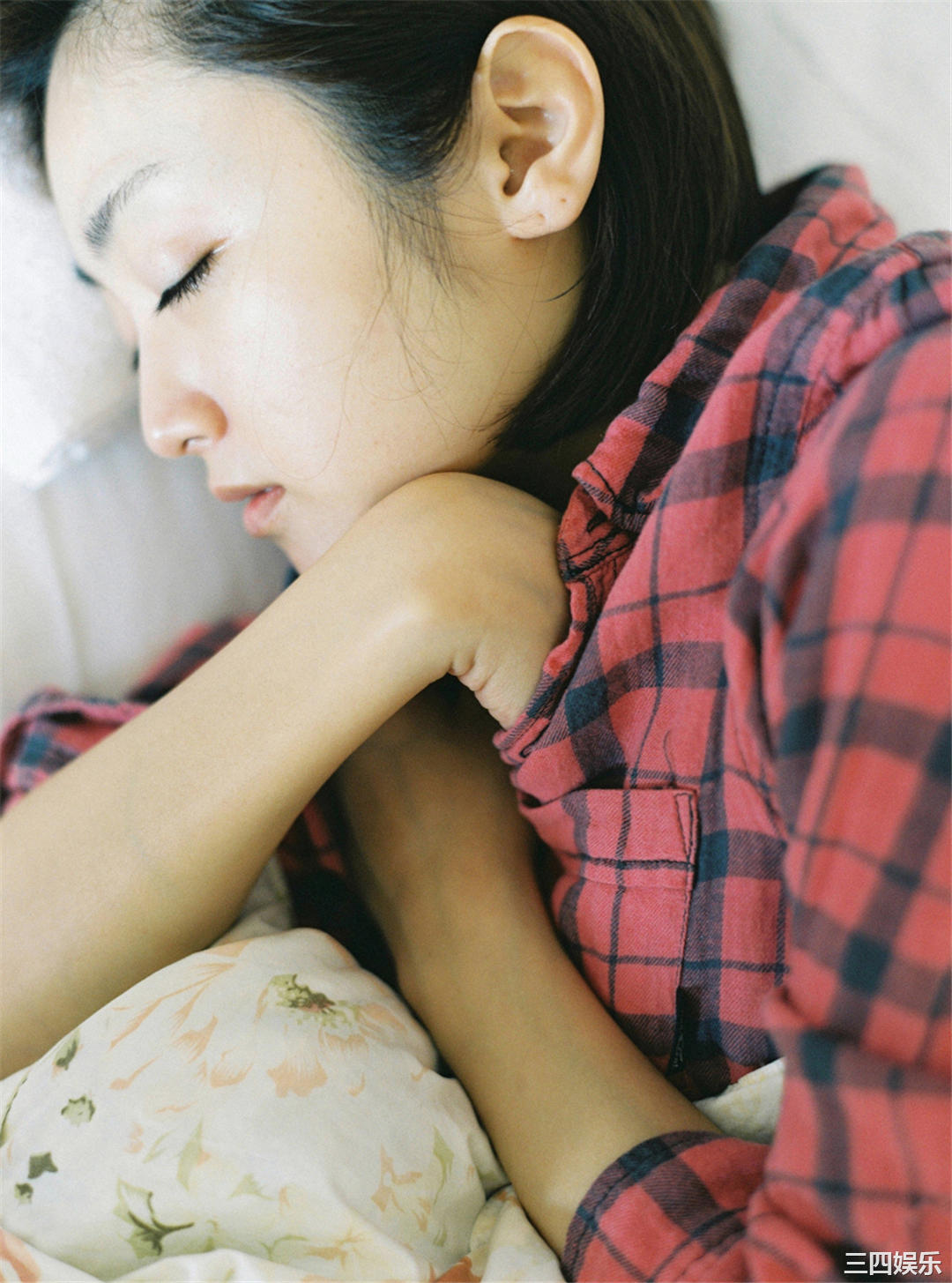 安达佑实写真集《[WPB-net] No.161 Yumi Adachi 安達祐実「Chapter」》高清全本