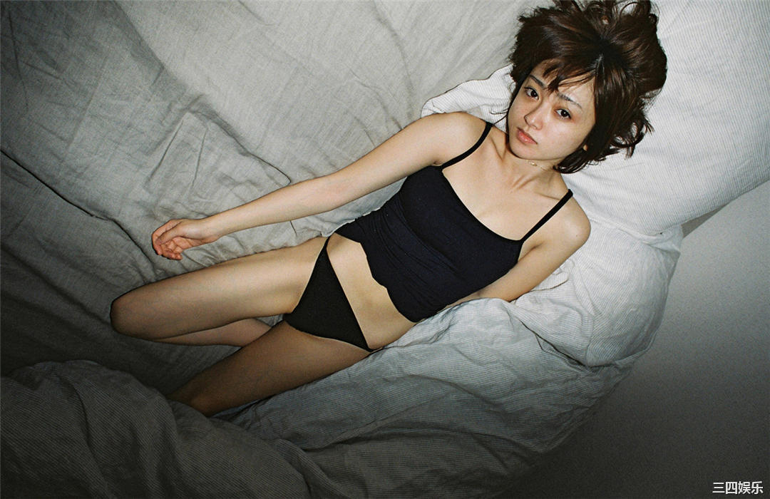 安达佑实写真集《[WPB-net] No.161 Yumi Adachi 安達祐実「Chapter」》高清全本