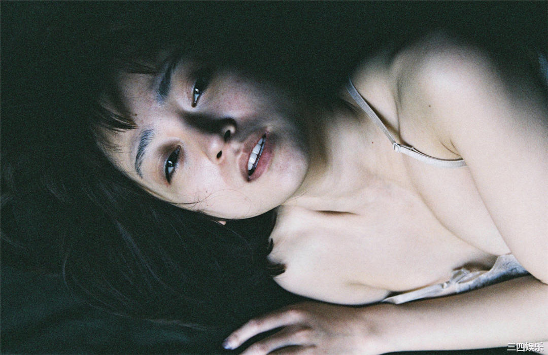 安达佑实写真集《[WPB-net] No.161 Yumi Adachi 安達祐実「Chapter」》高清全本