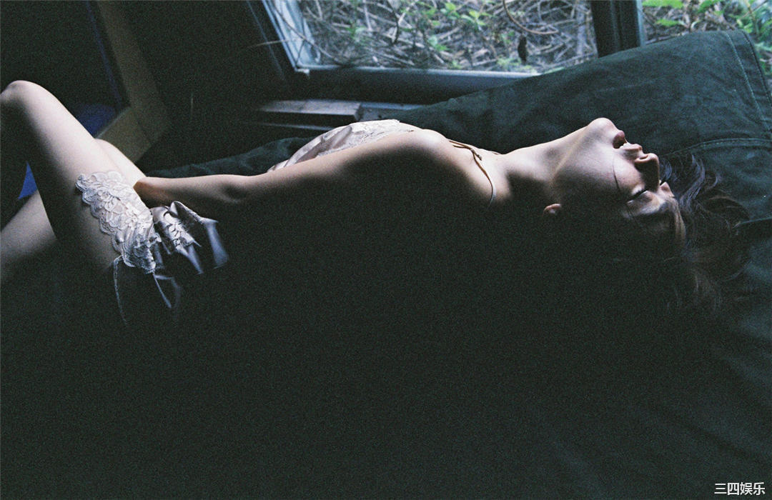 安达佑实写真集《[WPB-net] No.161 Yumi Adachi 安達祐実「Chapter」》高清全本