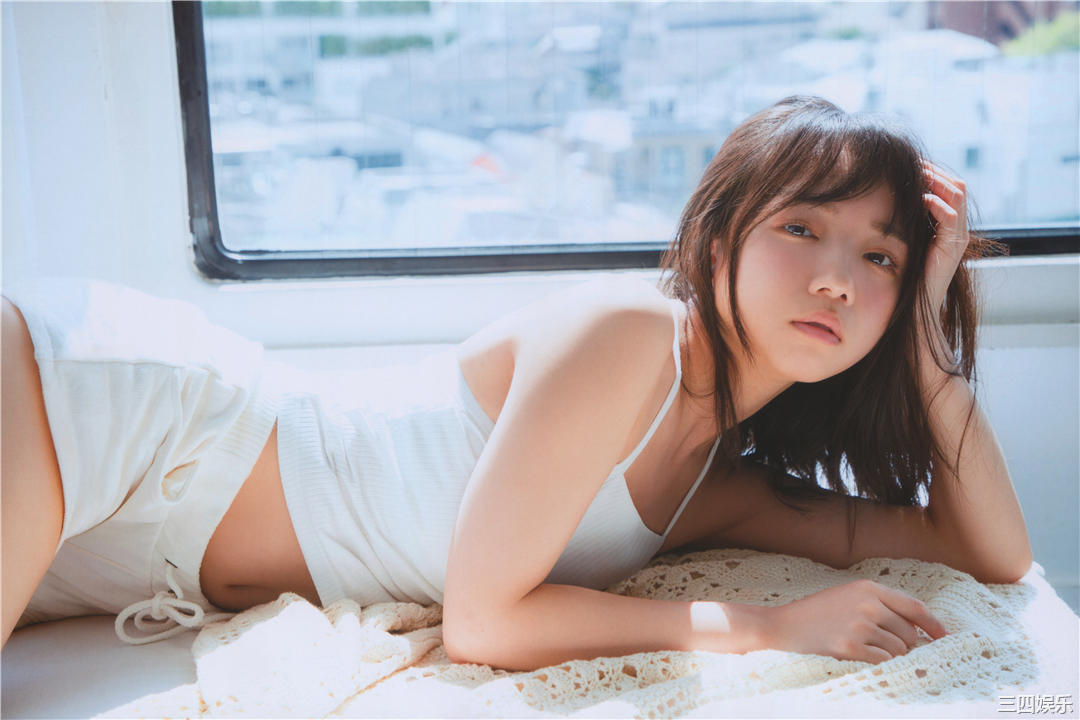 齐藤京子写真集《WHITE graph DAY & NIGHT》高清全本