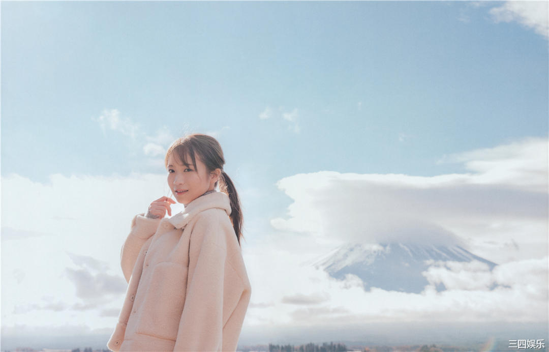 秋元真夏写真集《振り返れば、乃木坂》高清全本