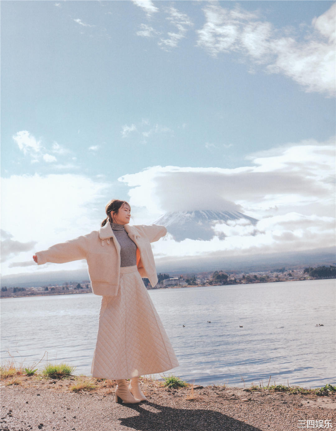 秋元真夏写真集《振り返れば、乃木坂》高清全本