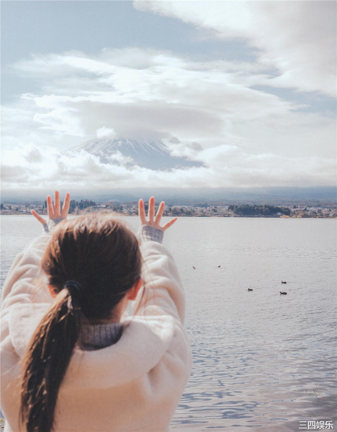 秋元真夏写真集《振り返れば、乃木坂》高清全本