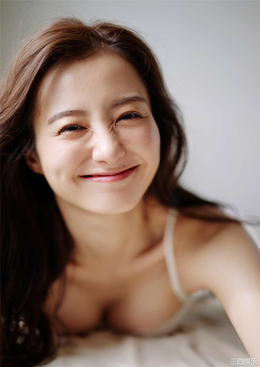 高田里穗写真集《完成された未完成》高清全本