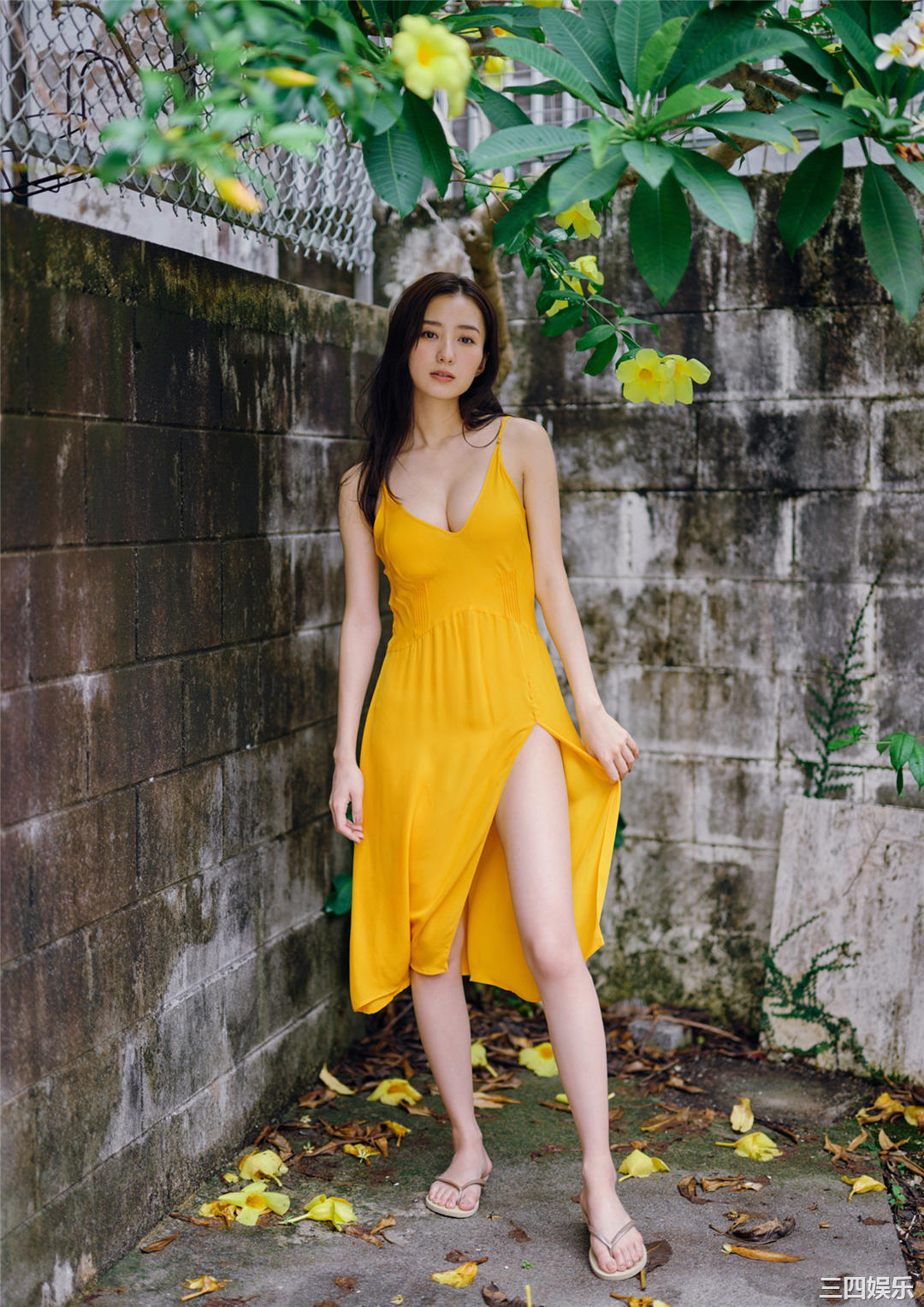 高田里穗写真集《完成された未完成》高清全本