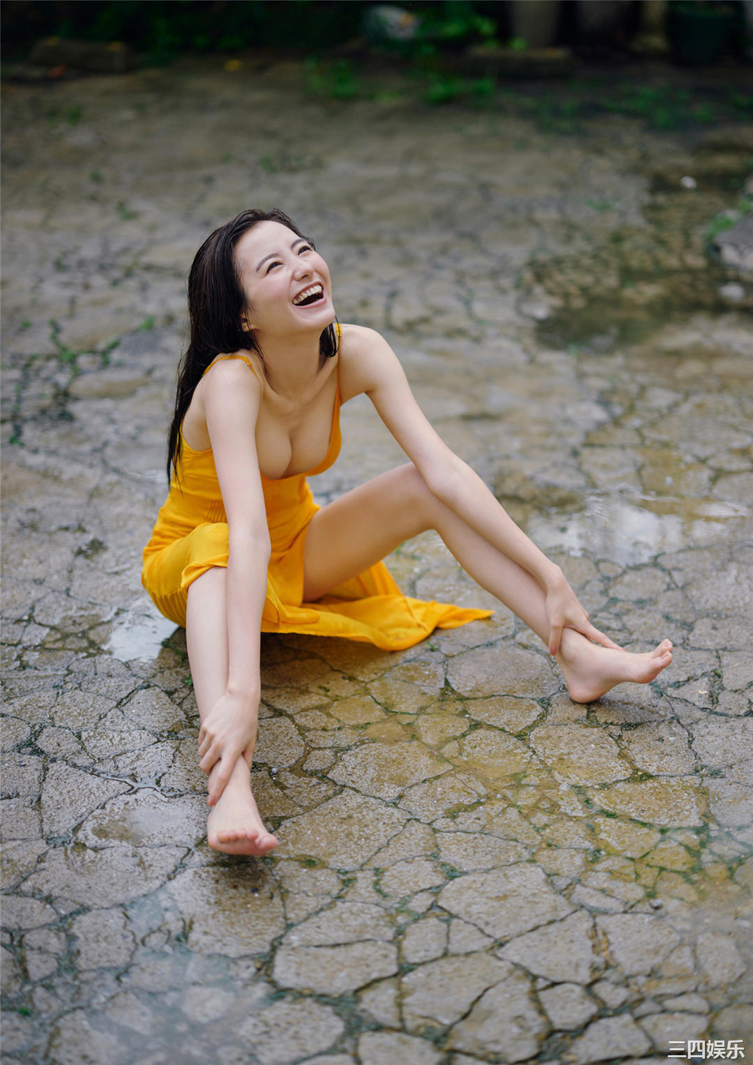 高田里穗写真集《完成された未完成》高清全本