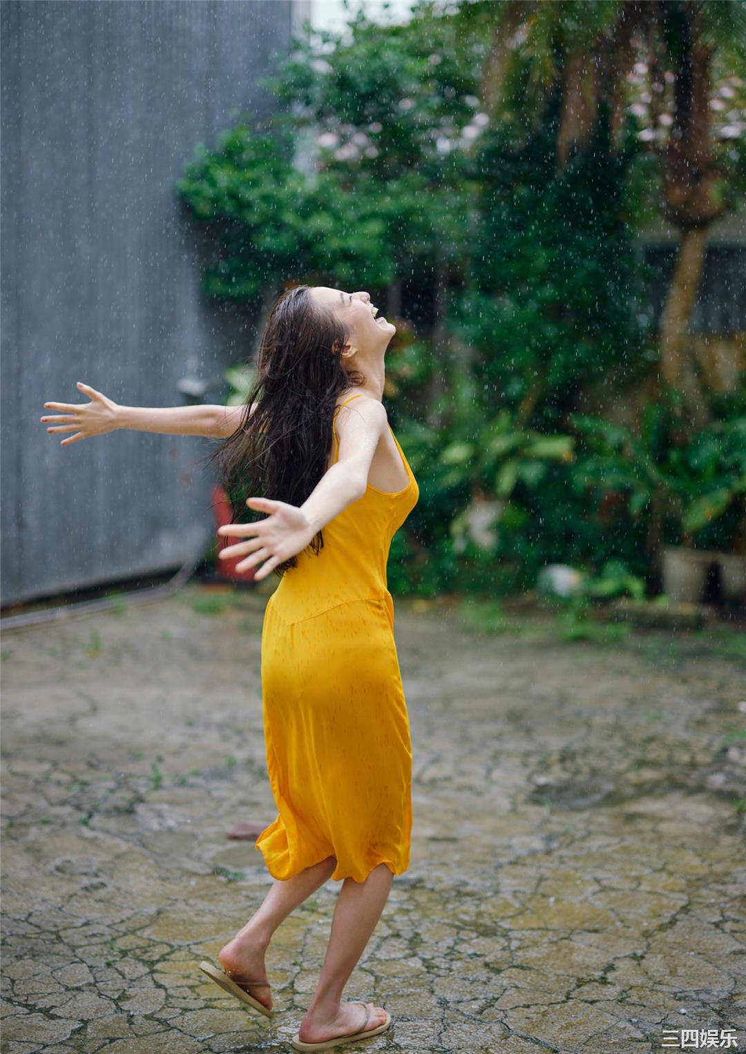 高田里穗写真集《完成された未完成》高清全本