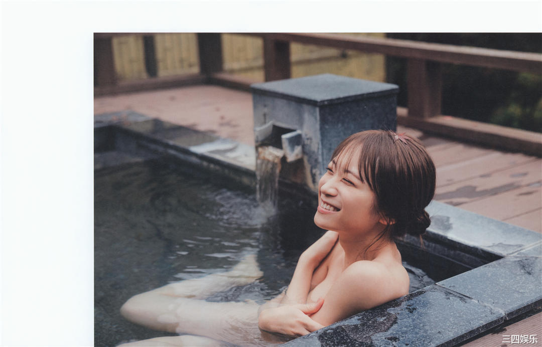 秋元真夏写真集《振り返れば、乃木坂》高清全本