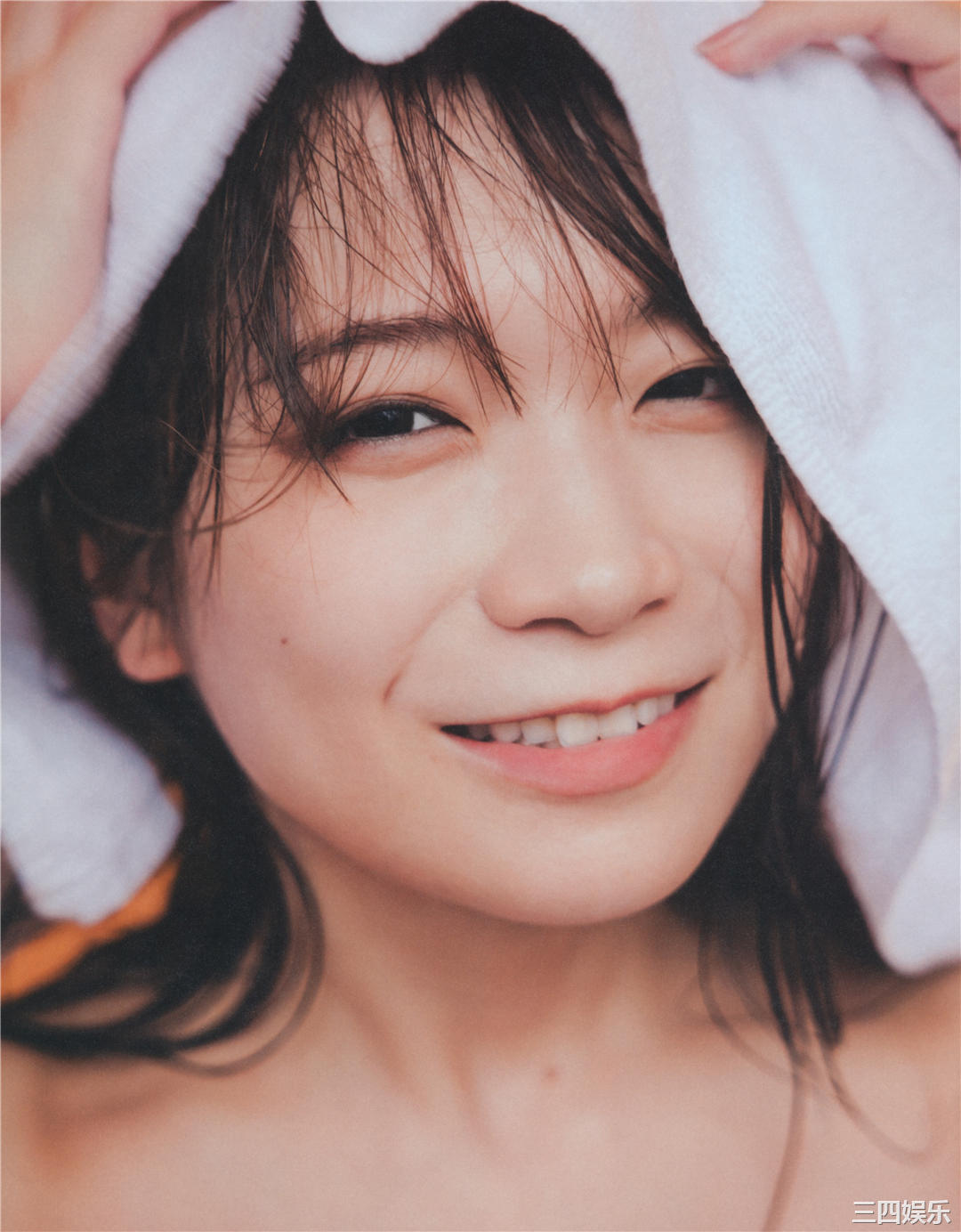 秋元真夏写真集《振り返れば、乃木坂》高清全本