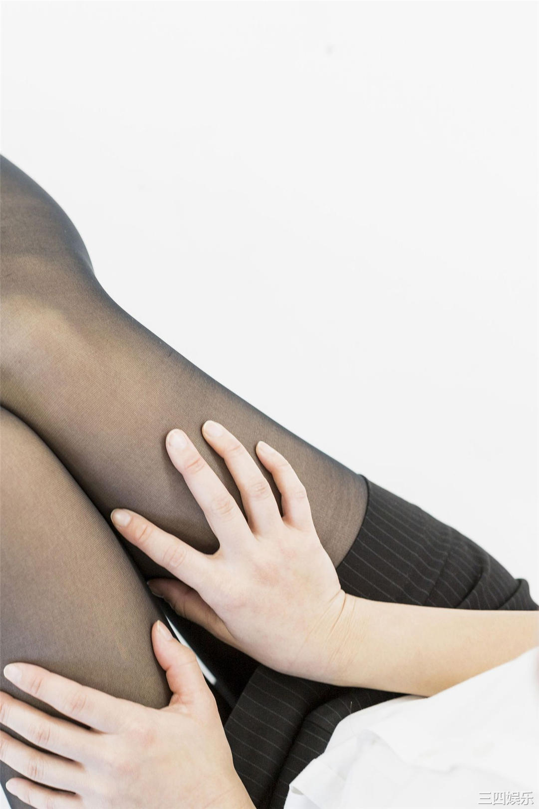 冈户雅树摄影作品《ふとももデルタ》高清全本