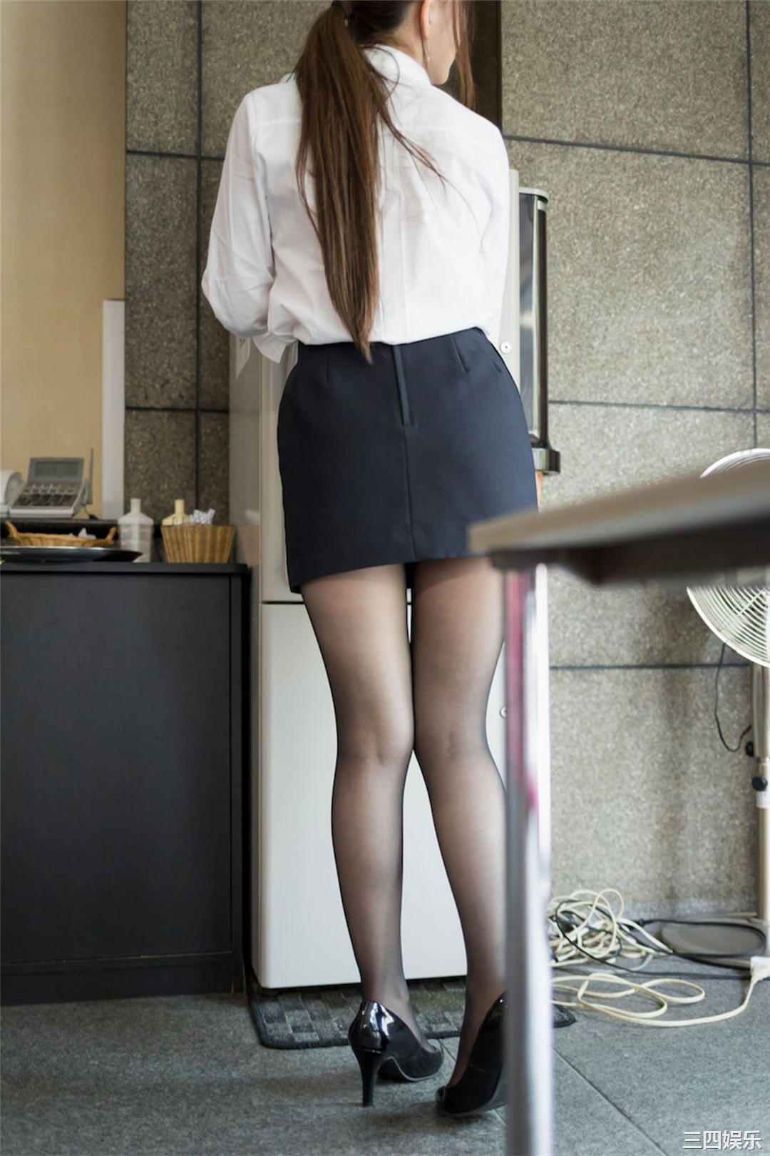 冈户雅树摄影作品《ふとももデルタ》高清全本