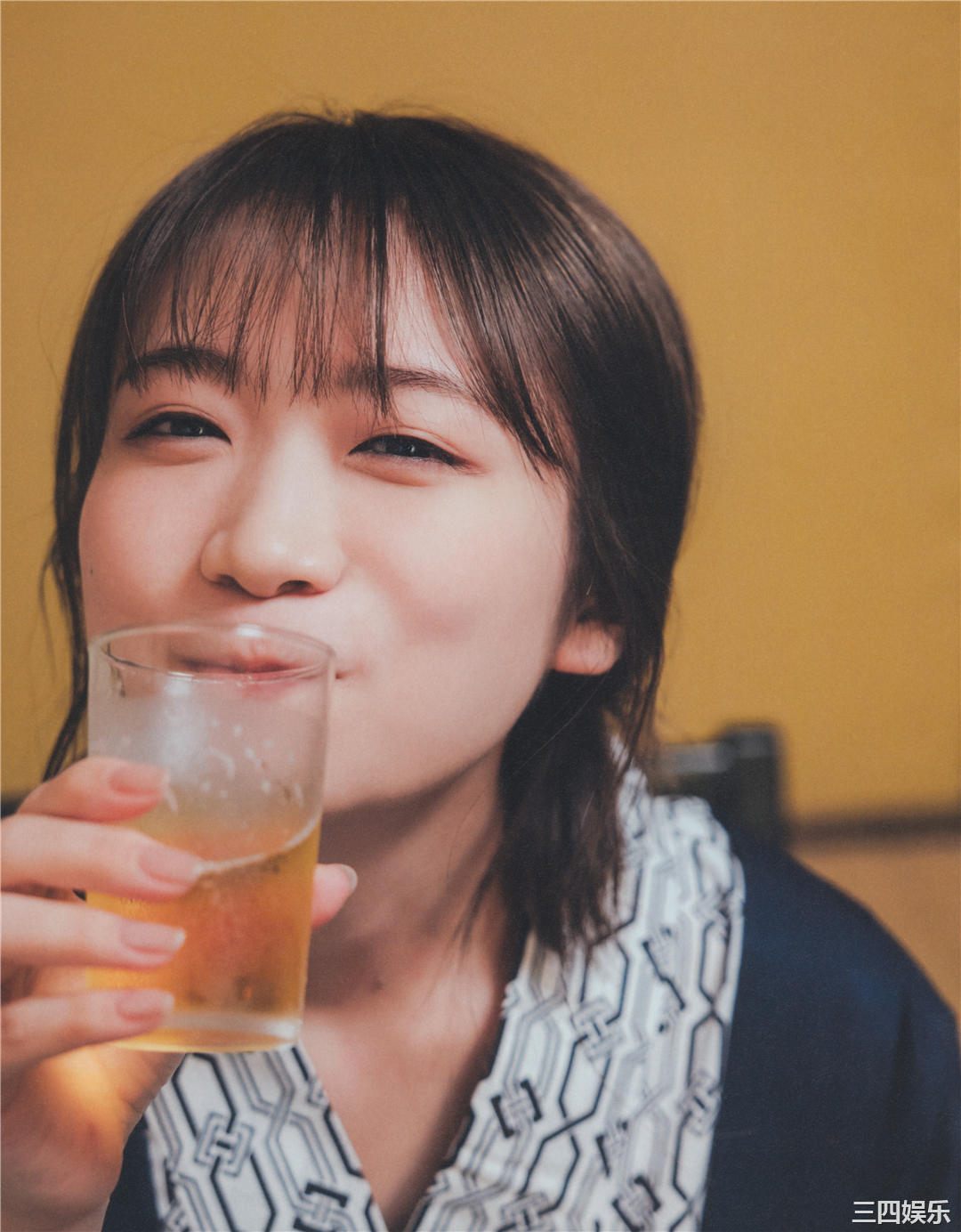 秋元真夏写真集《振り返れば、乃木坂》高清全本