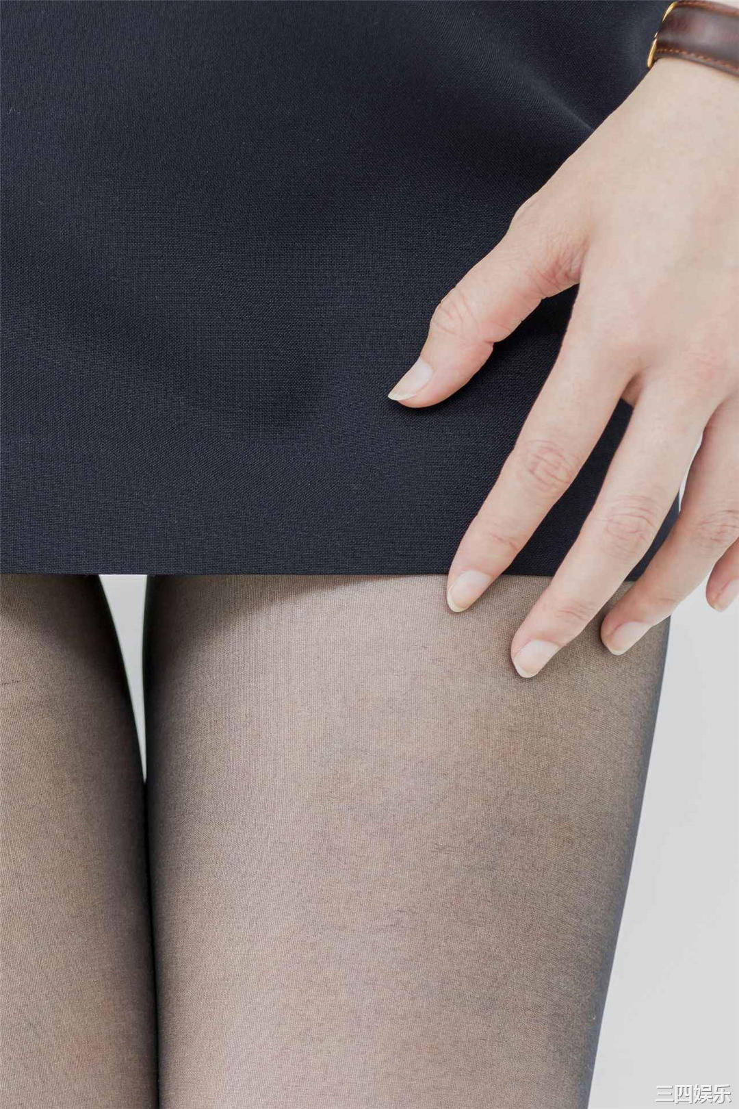 冈户雅树摄影作品《ふとももデルタ》高清全本