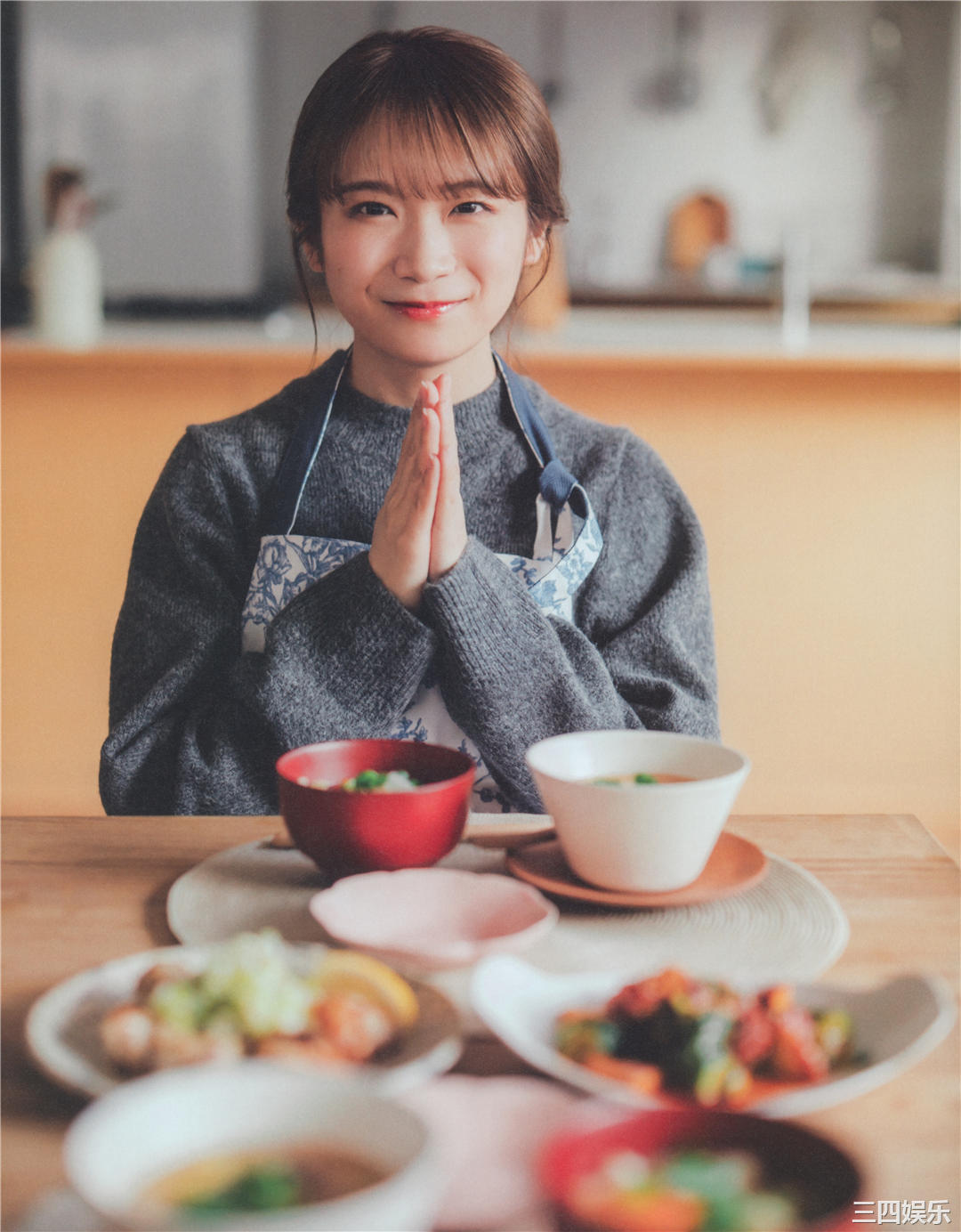 秋元真夏写真集《振り返れば、乃木坂》高清全本