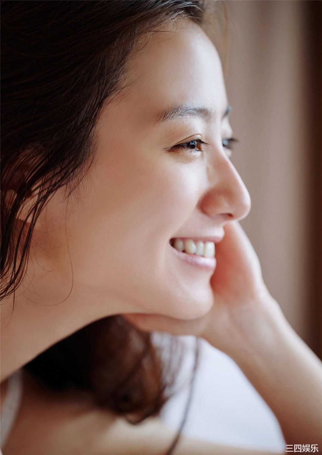 高田里穗写真集《完成された未完成》高清全本