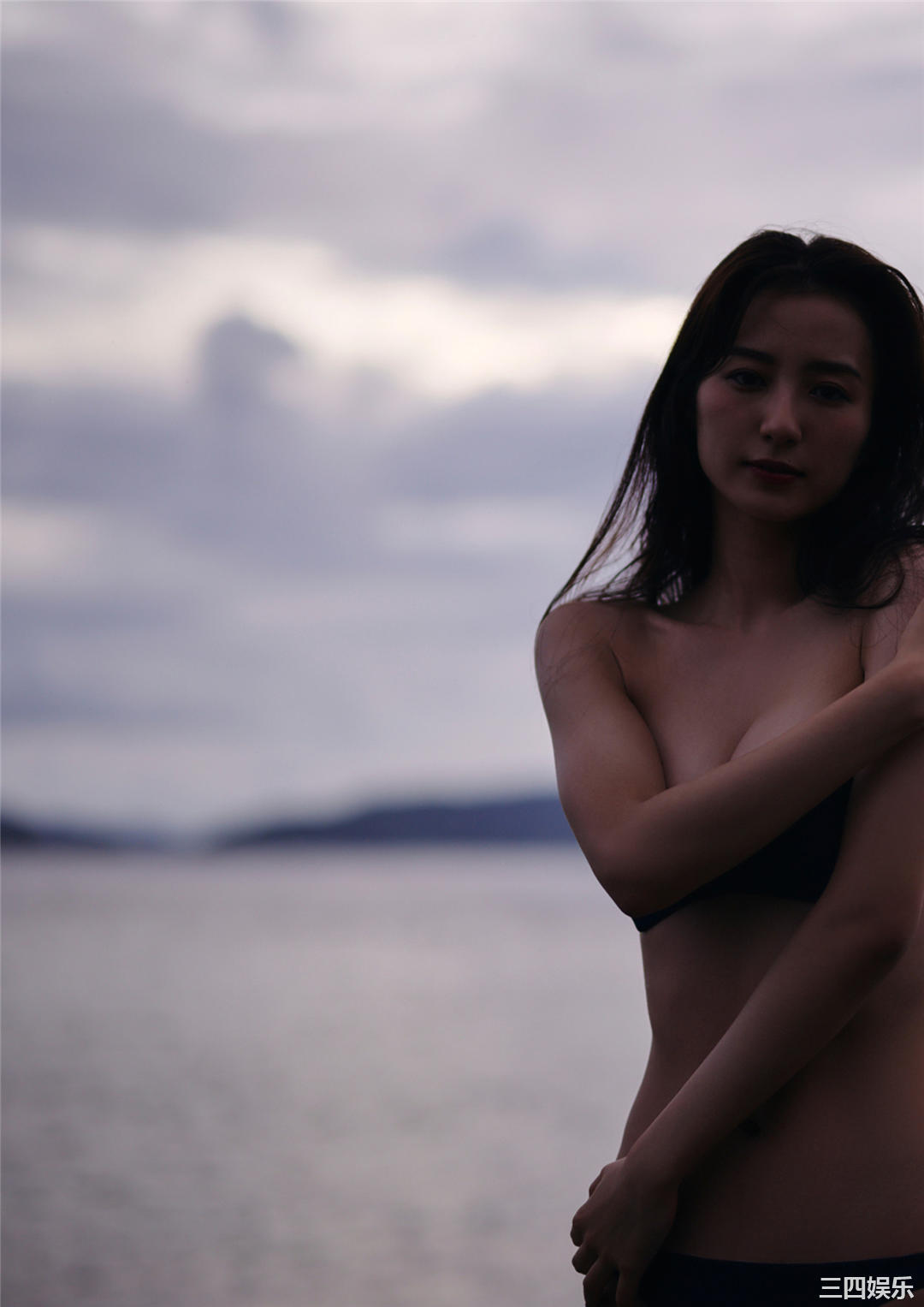 高田里穗写真集《完成された未完成》高清全本