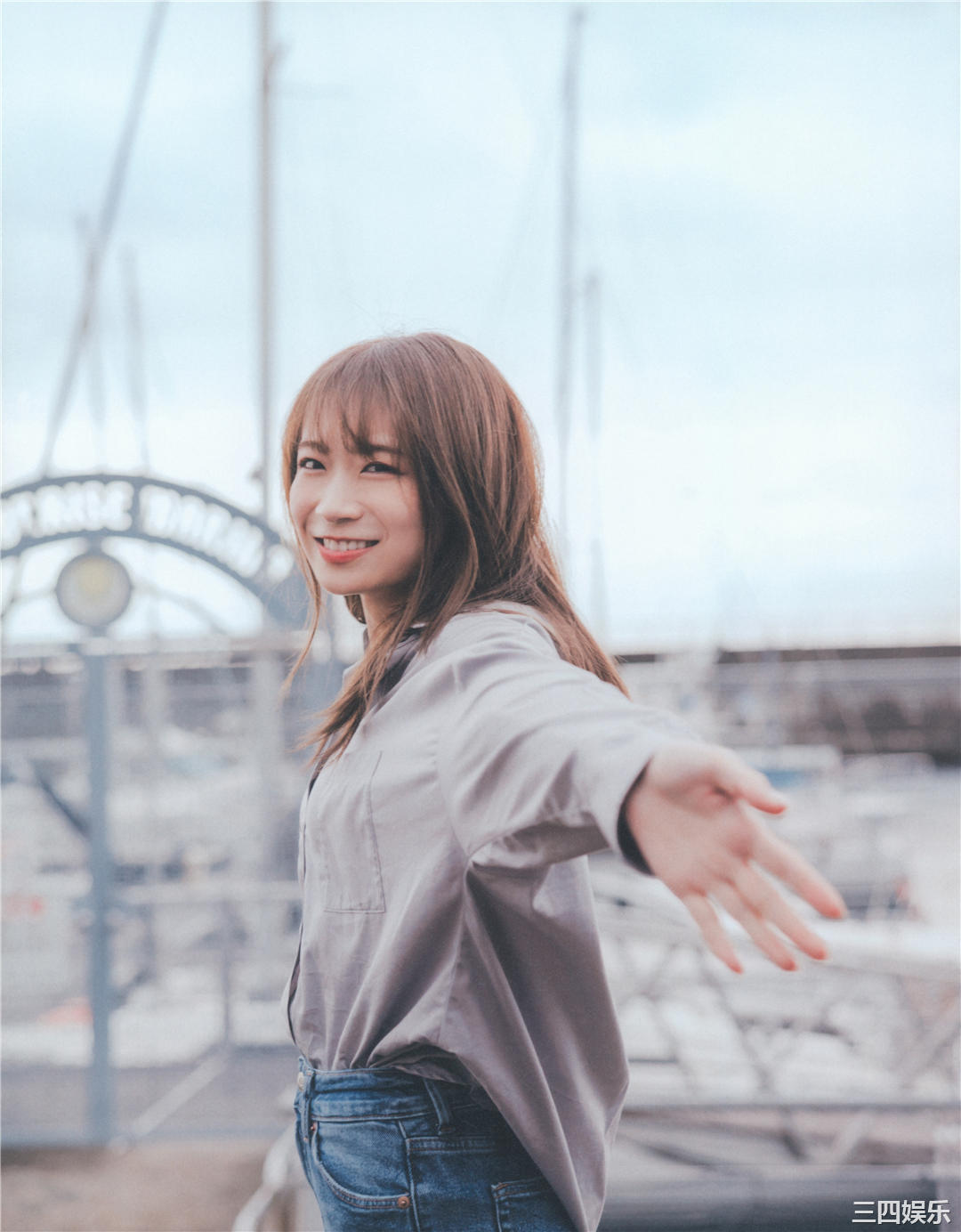 秋元真夏写真集《振り返れば、乃木坂》高清全本