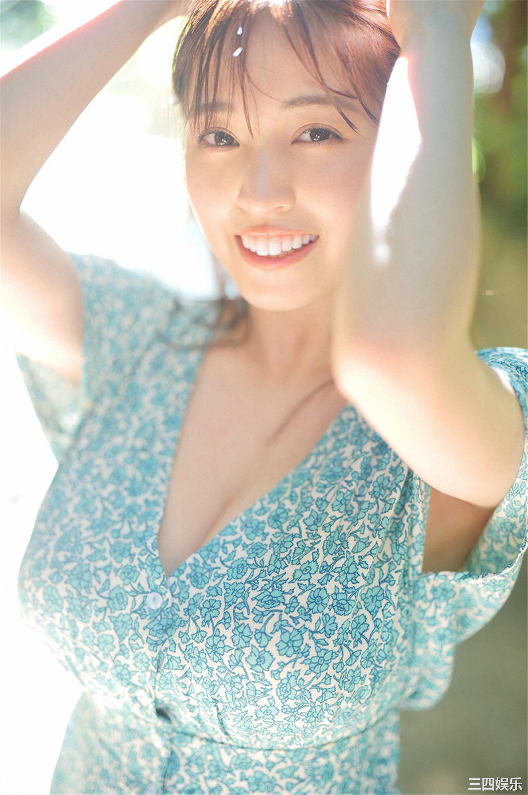 村岛未悠写真集《 スペシャル写真集「虹色の女神」》