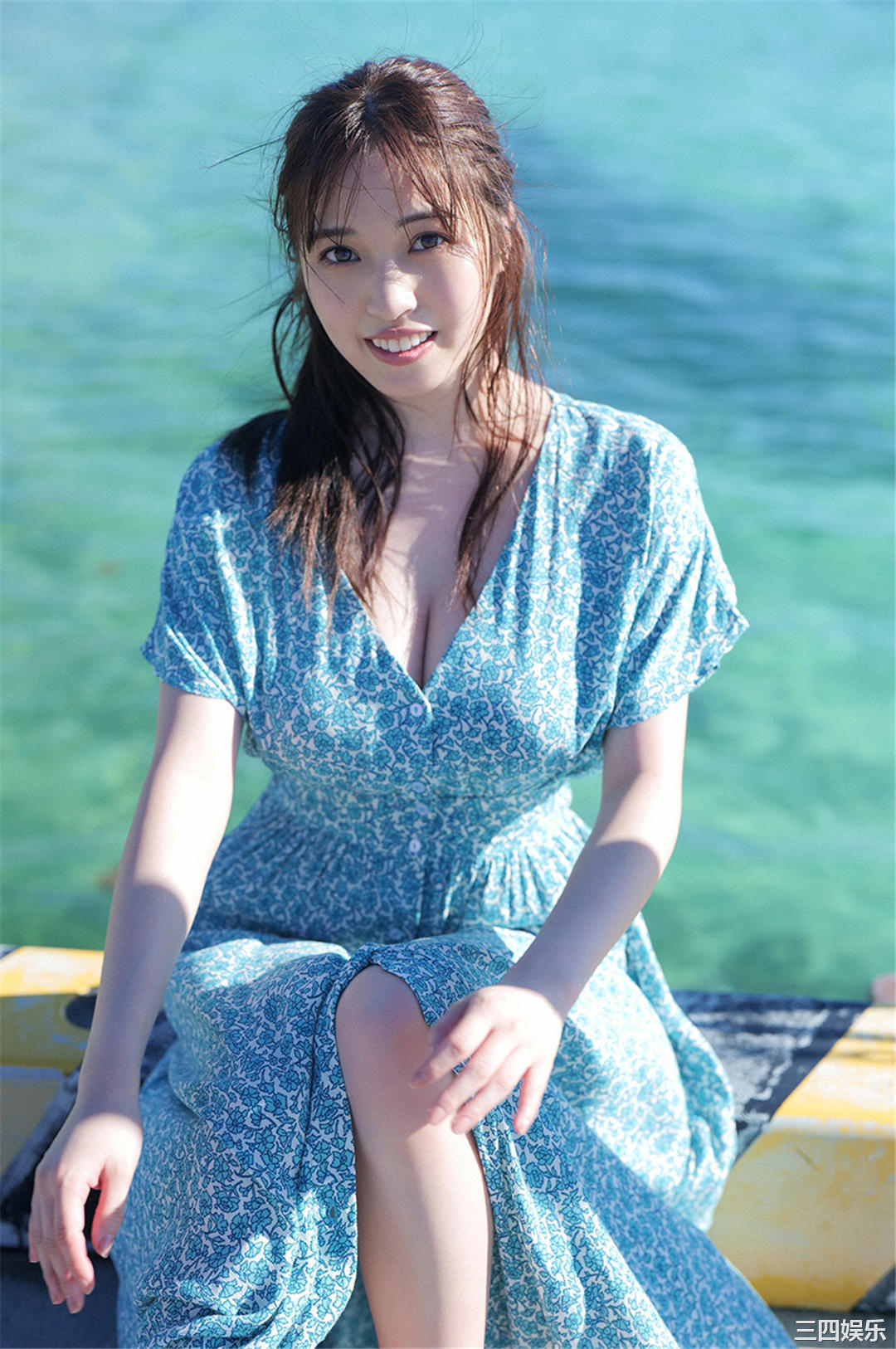 村岛未悠写真集《 スペシャル写真集「虹色の女神」》