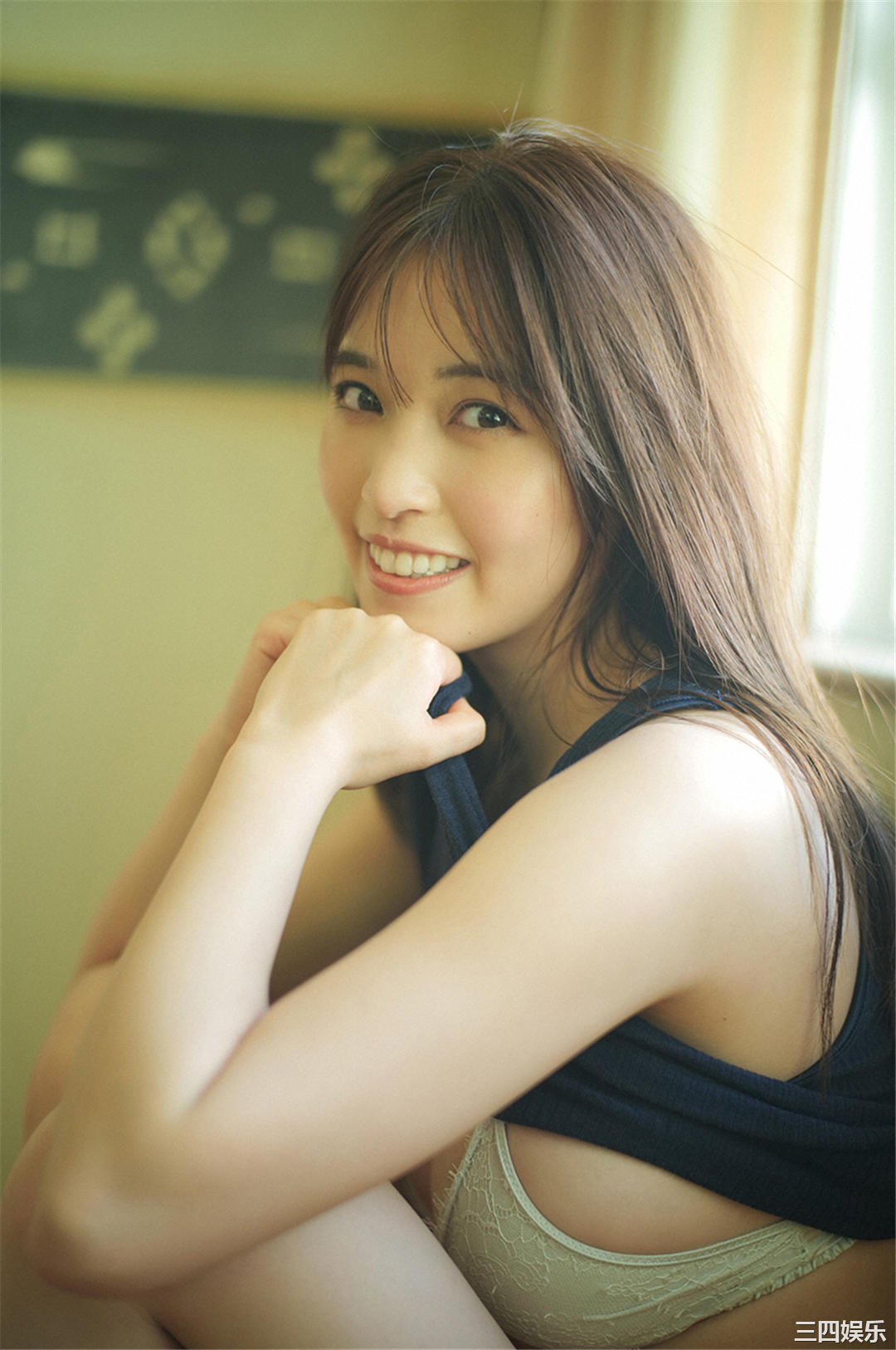 村岛未悠写真集《 スペシャル写真集「虹色の女神」》