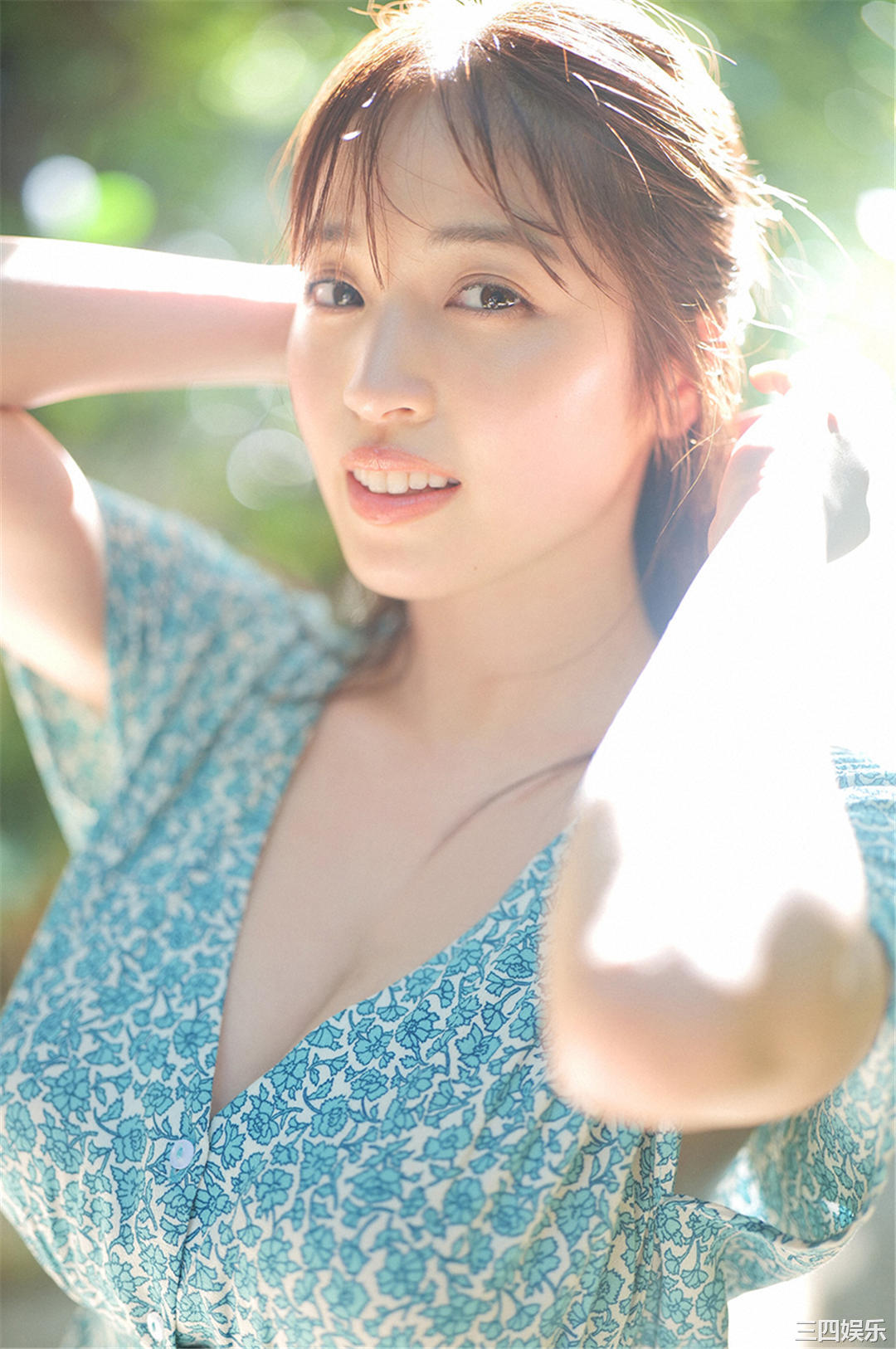 村岛未悠写真集《 スペシャル写真集「虹色の女神」》