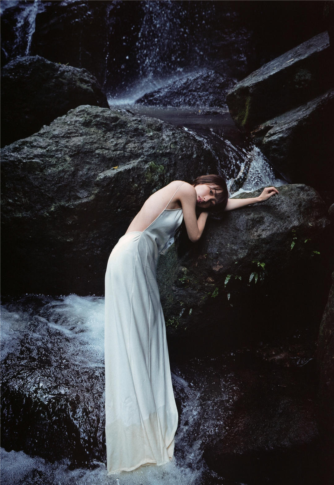 向井地美音1ST写真集《胸騒ぎの正体》高清全本