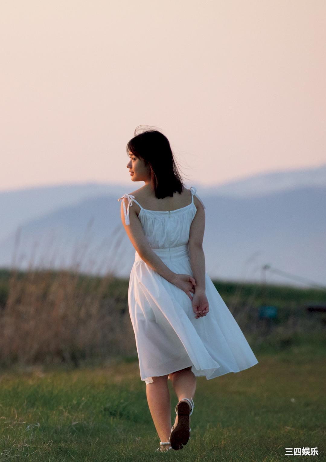 横山玲奈写真集《REINA is eighteen ～N to S～》高清全本