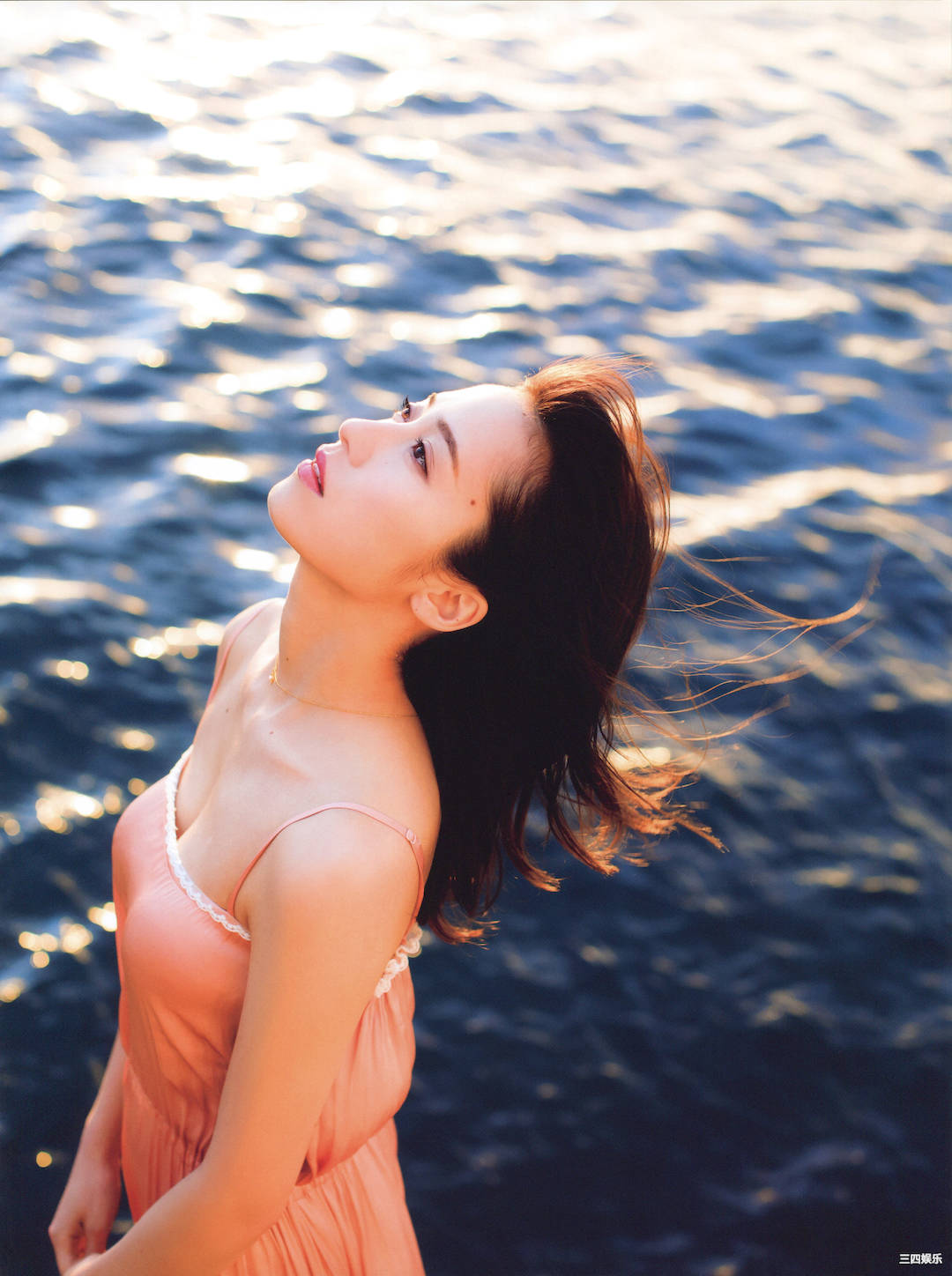 卫藤美彩写真集《話を聞こうか。》高清全本