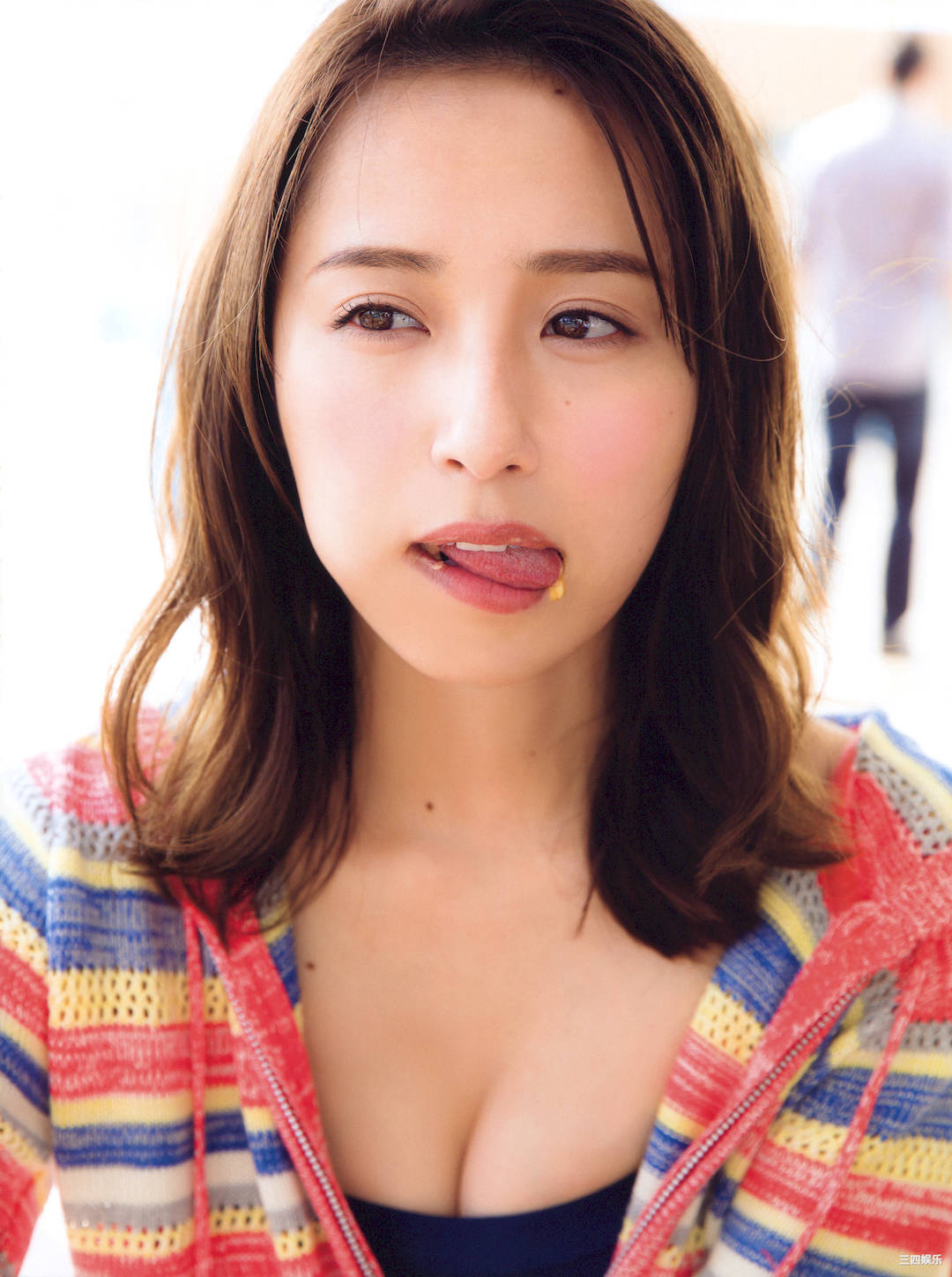 卫藤美彩写真集《話を聞こうか。》高清全本