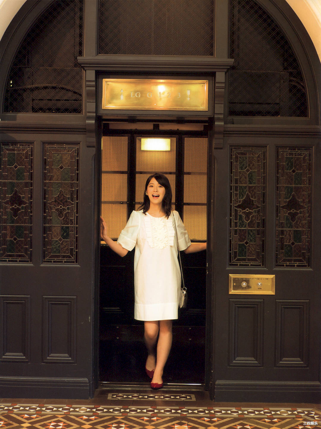 卫藤美彩写真集《話を聞こうか。》高清全本